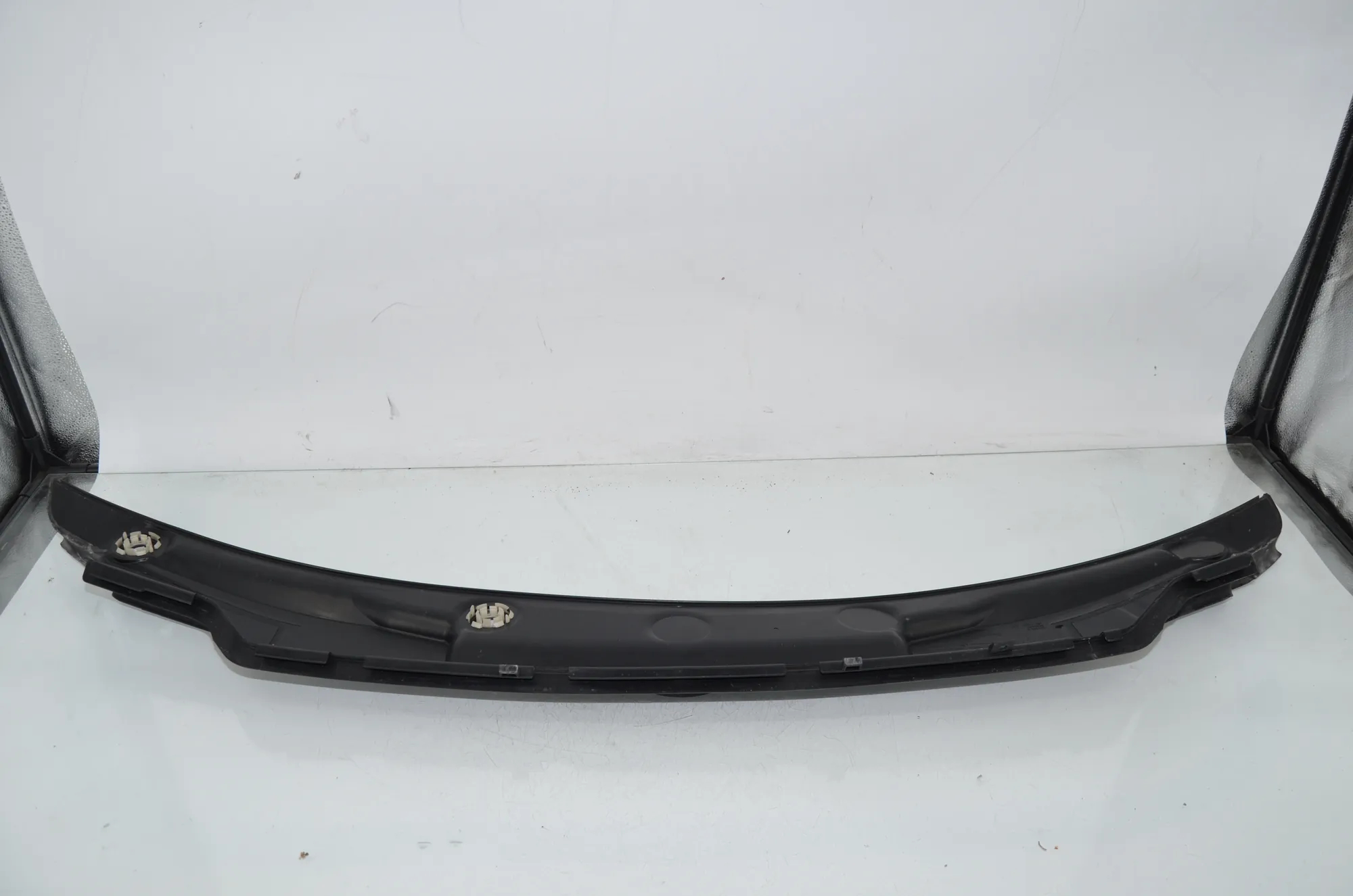 Front Wiper Cowl Trim – OEM 7301015 · BMW 2 Gran Tourer (F46) 216 i 2018 – 3
