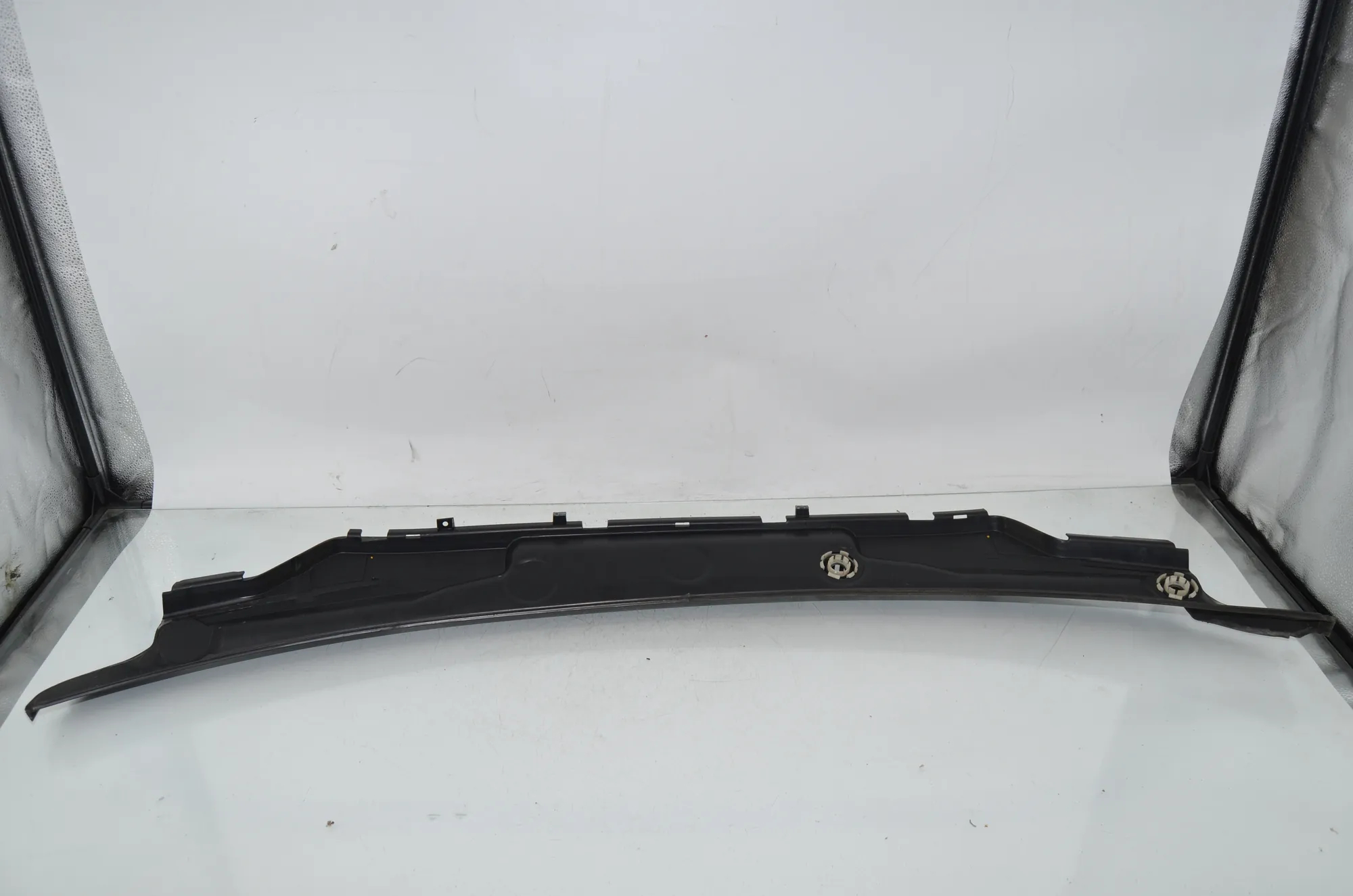 Front Wiper Cowl Trim – OEM 7301015 · BMW 2 Gran Tourer (F46) 216 i 2018 – 4