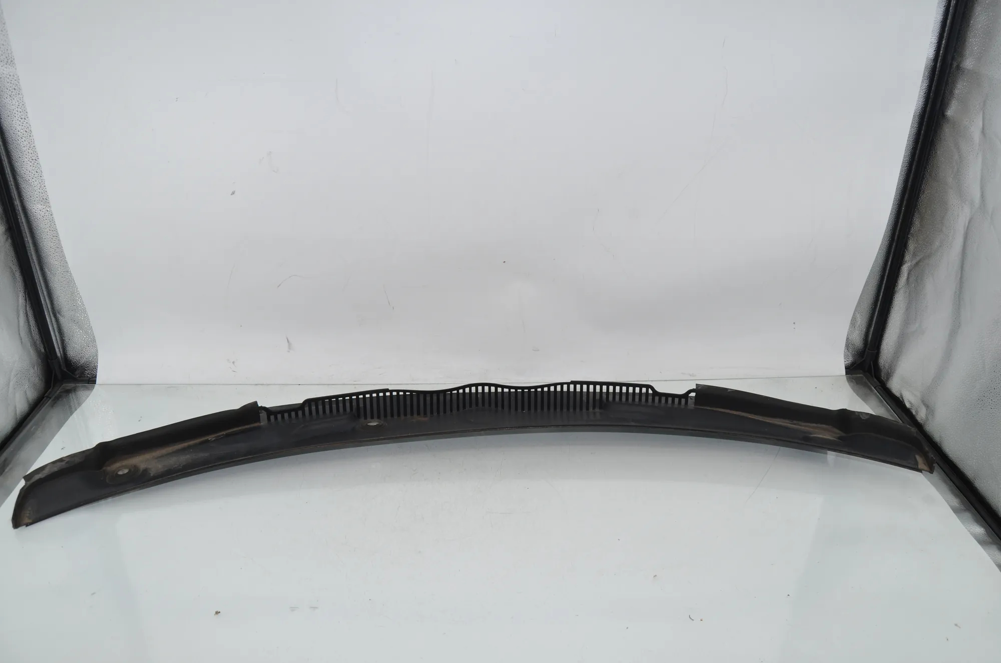 Front Wiper Cowl Trim – OEM 7301015 · BMW 2 Gran Tourer (F46) 216 i 2018 – 2