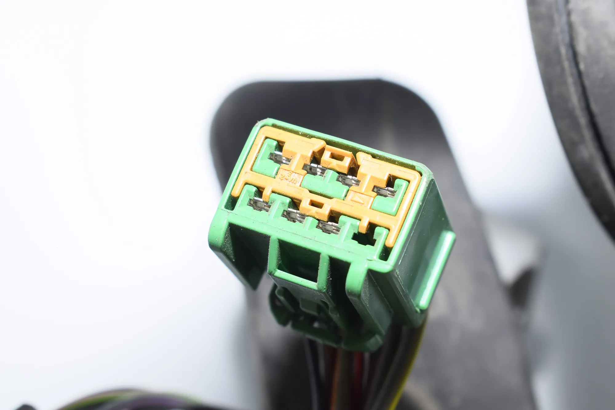 Rear Right Door Wiring – OEM YMM502830A · LAND ROVER RANGE ROVER SPORT (L320) 2.7 D 4x4 2006 – 4
