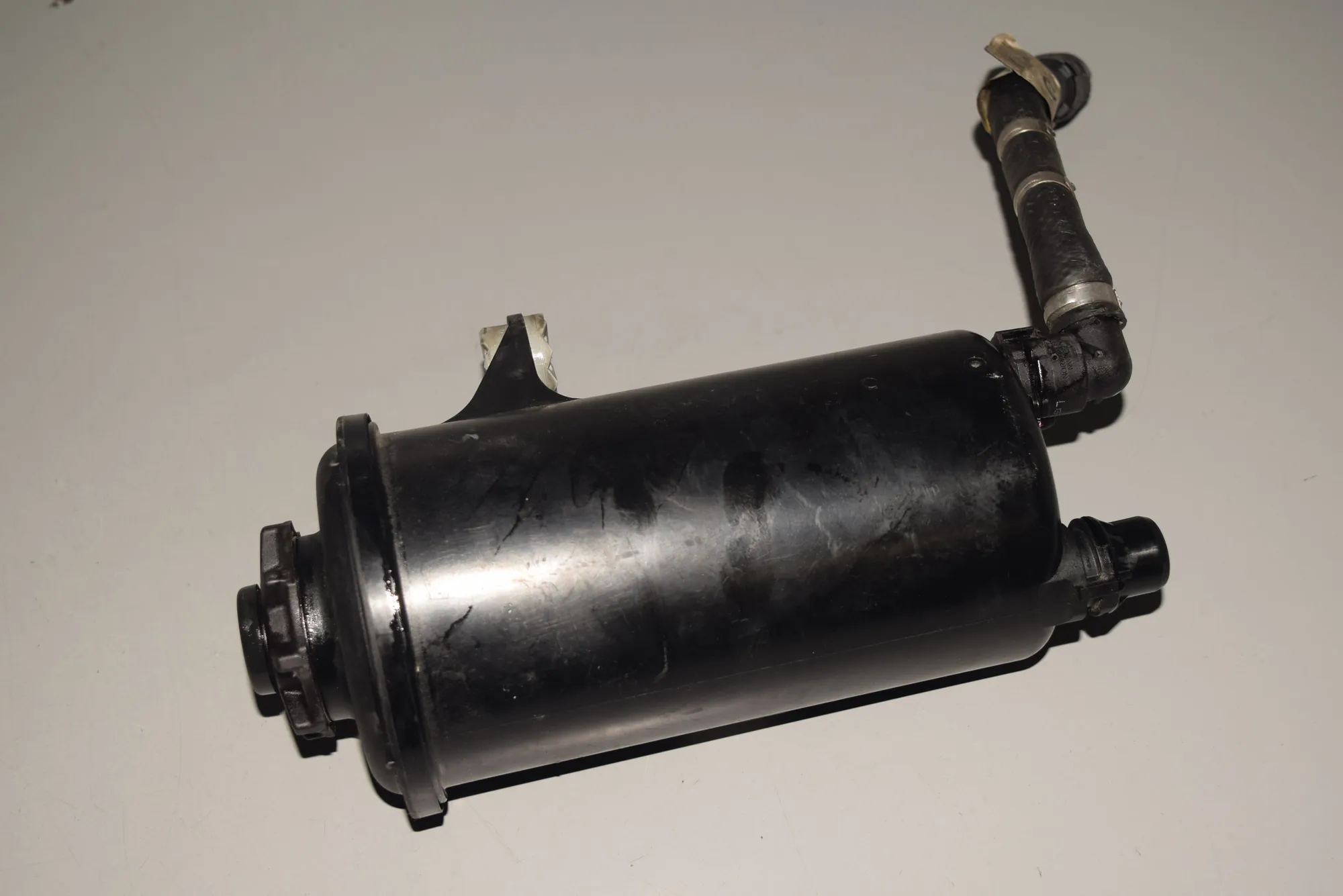 Power Steering Pump Tank – OEM 6854456 · BMW X6 (E71, E72) BMW X6 (E71, E72) xDrive 40 d 2011 – 2