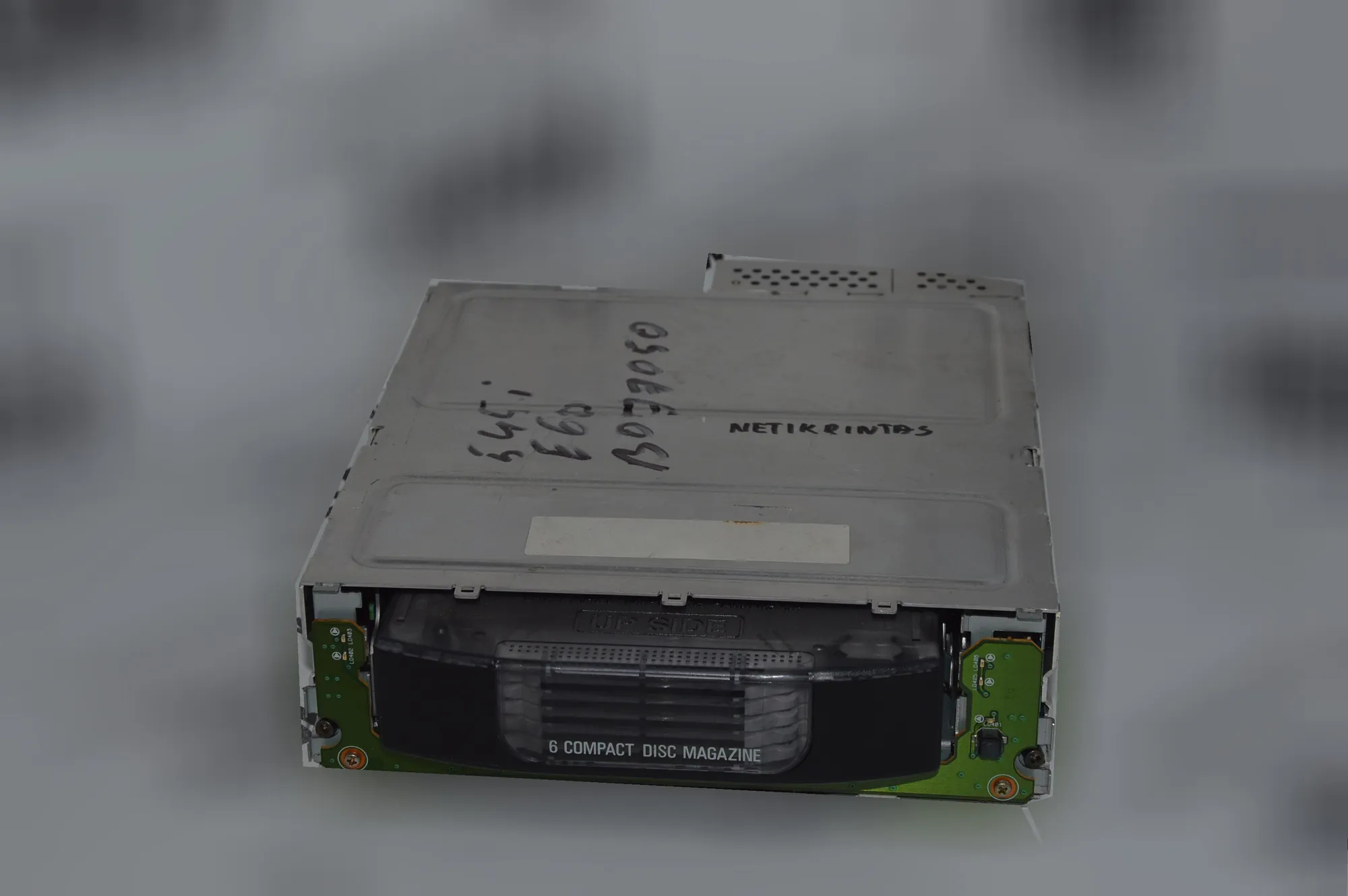 CD Changer – OEM 6938975 · BMW 5 (E60) BMW 5 (E60) 2003 – 2