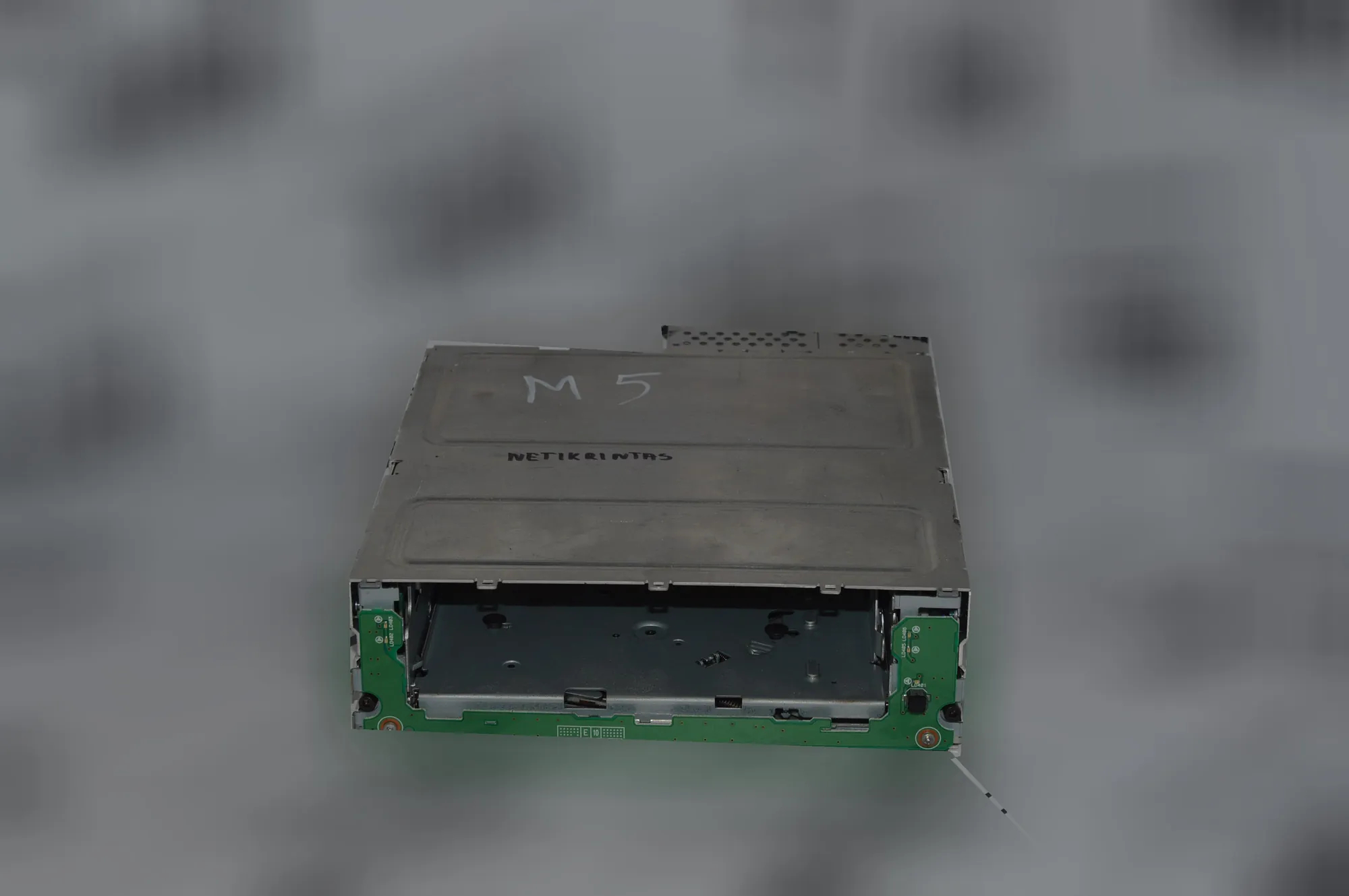 CD Changer – OEM 6986081 · BMW 5 (E60) BMW 5 (E60) 2006