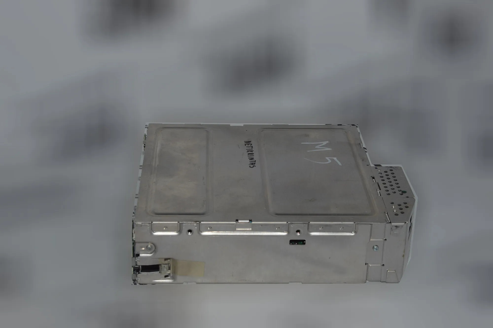 CD Changer – OEM 6986081 · BMW 5 (E60) BMW 5 (E60) 2006 – 2