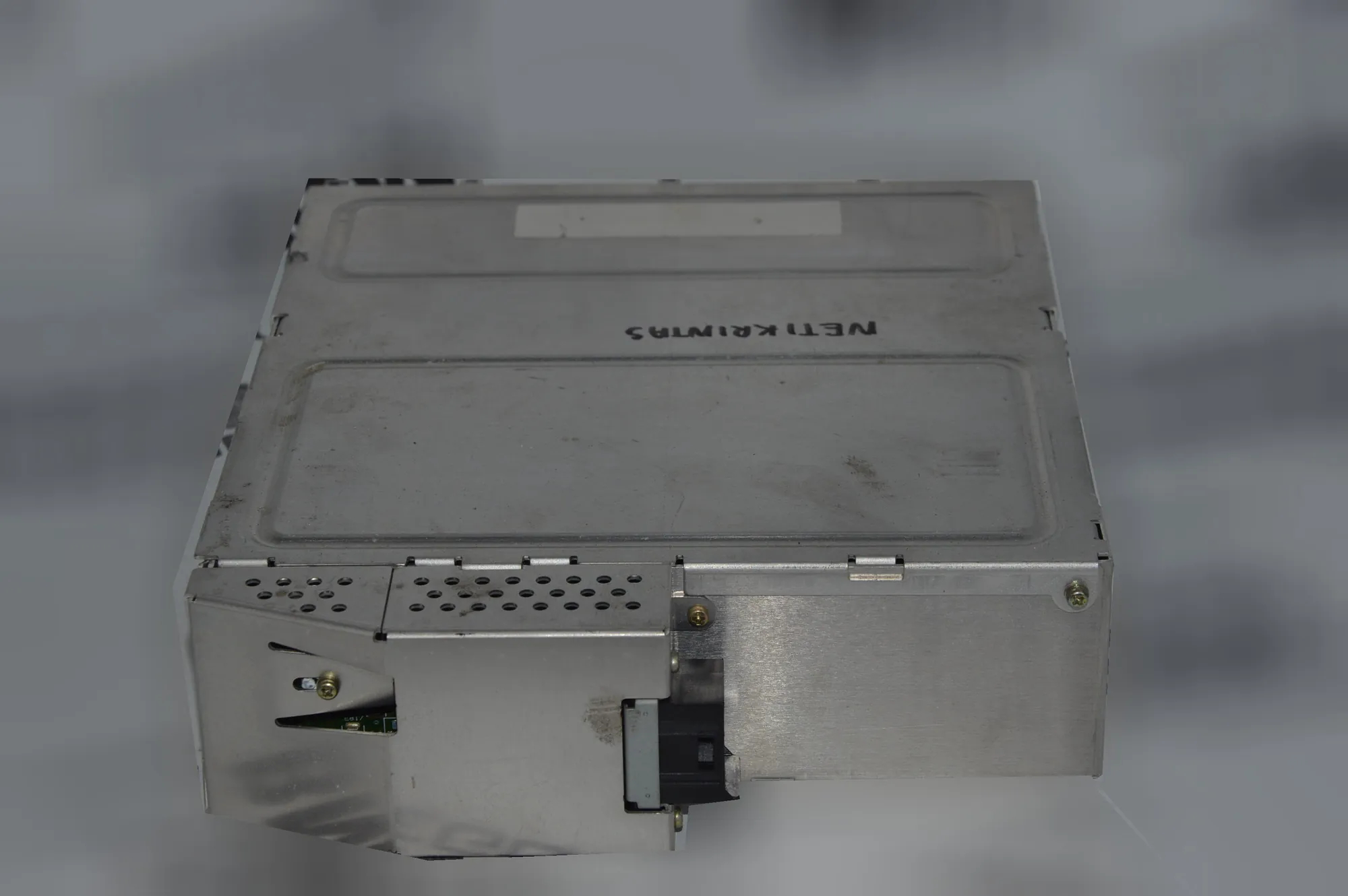 CD Changer – OEM 6938975 · BMW 5 (E60) BMW 5 (E60) 2003 – 4