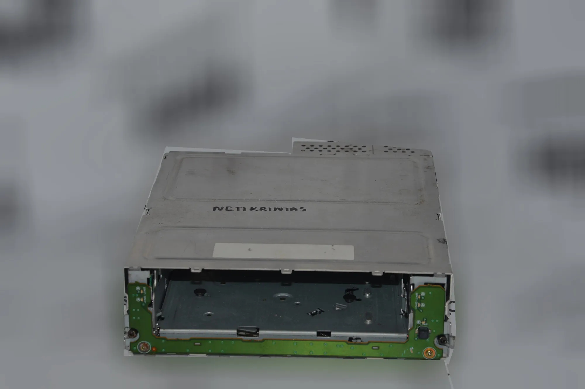 CD Changer – OEM 6938975 · BMW 5 (E60) BMW 5 (E60) 2003