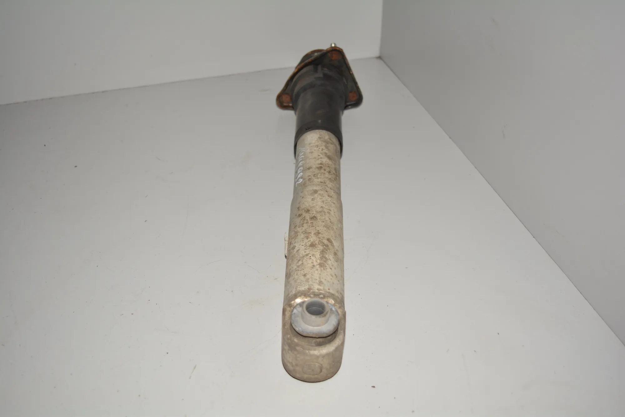 Rear Right Shock Absorber – OEM 1094052 · BMW 5 Touring (E39) 530 d 1998 – 3
