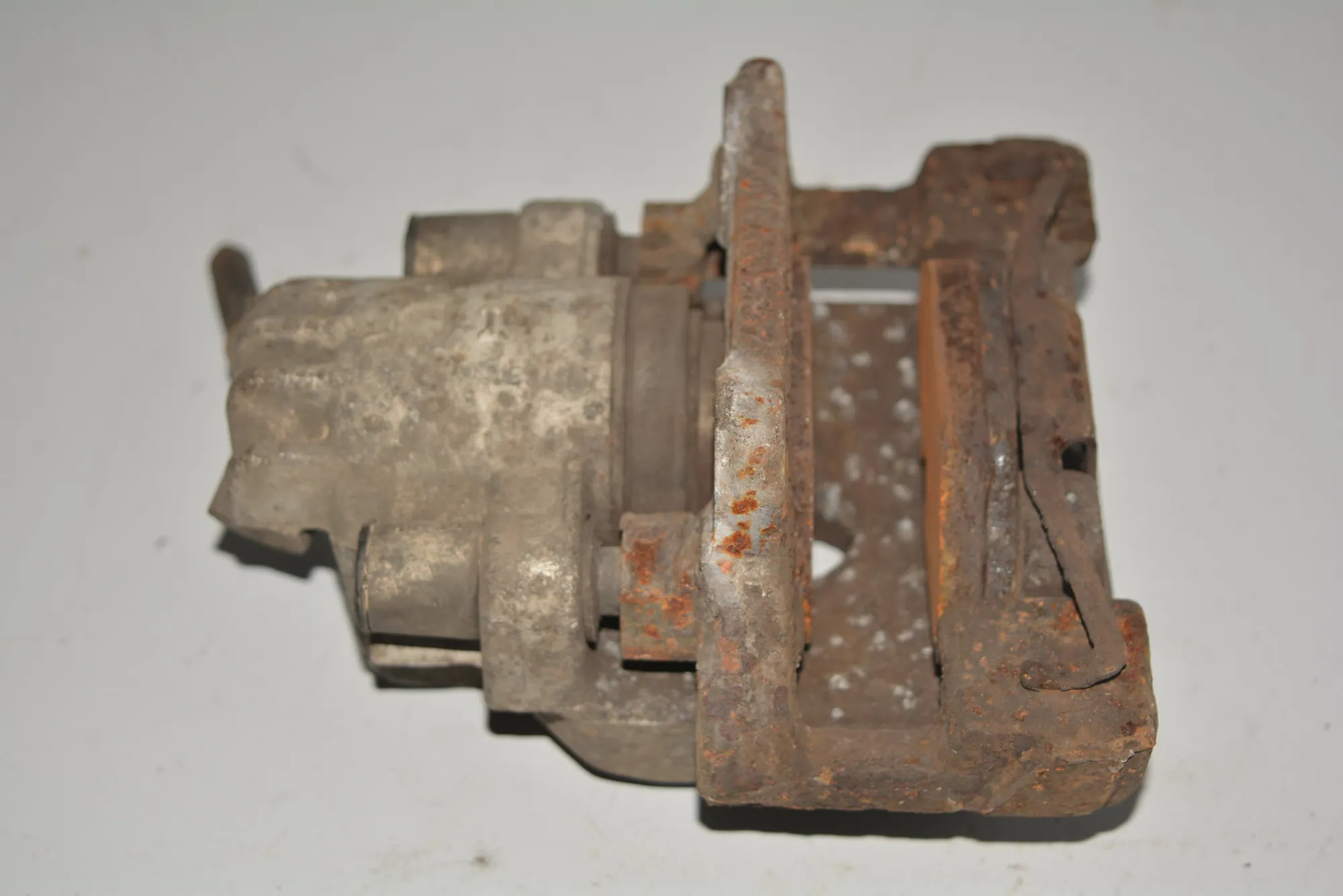 Rear Left Brake Caliper · BMW 5 Touring (E39) 530 d 1998 – 3