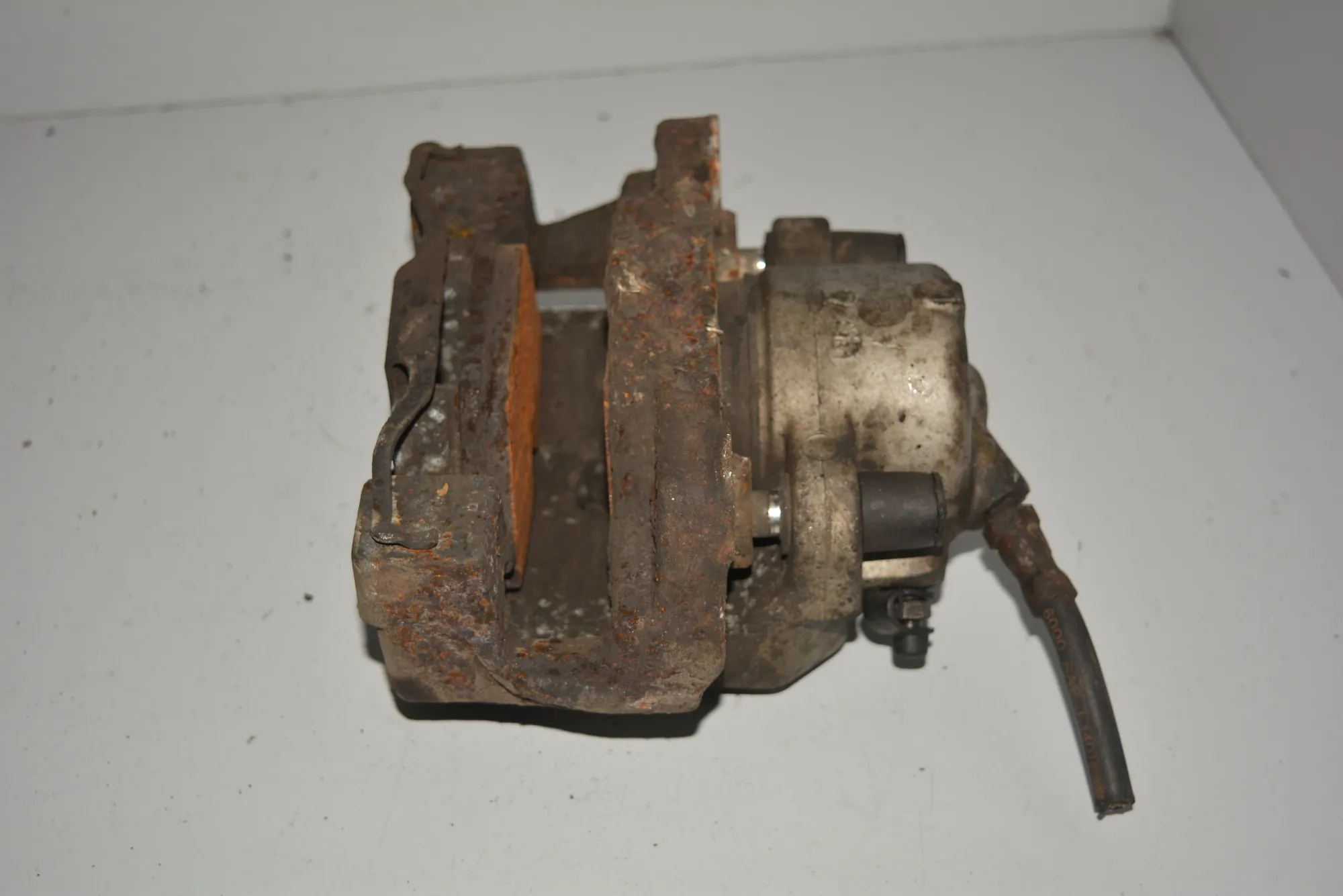 Front Left Brake Caliper · BMW 5 Touring (E39) 530 d 1998 – 3
