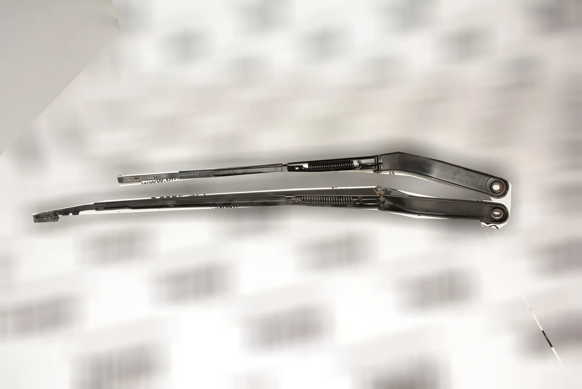 Front Wiper Arms – OEM 70756128245372 · BMW X5 (E53) 3.0 d 2003