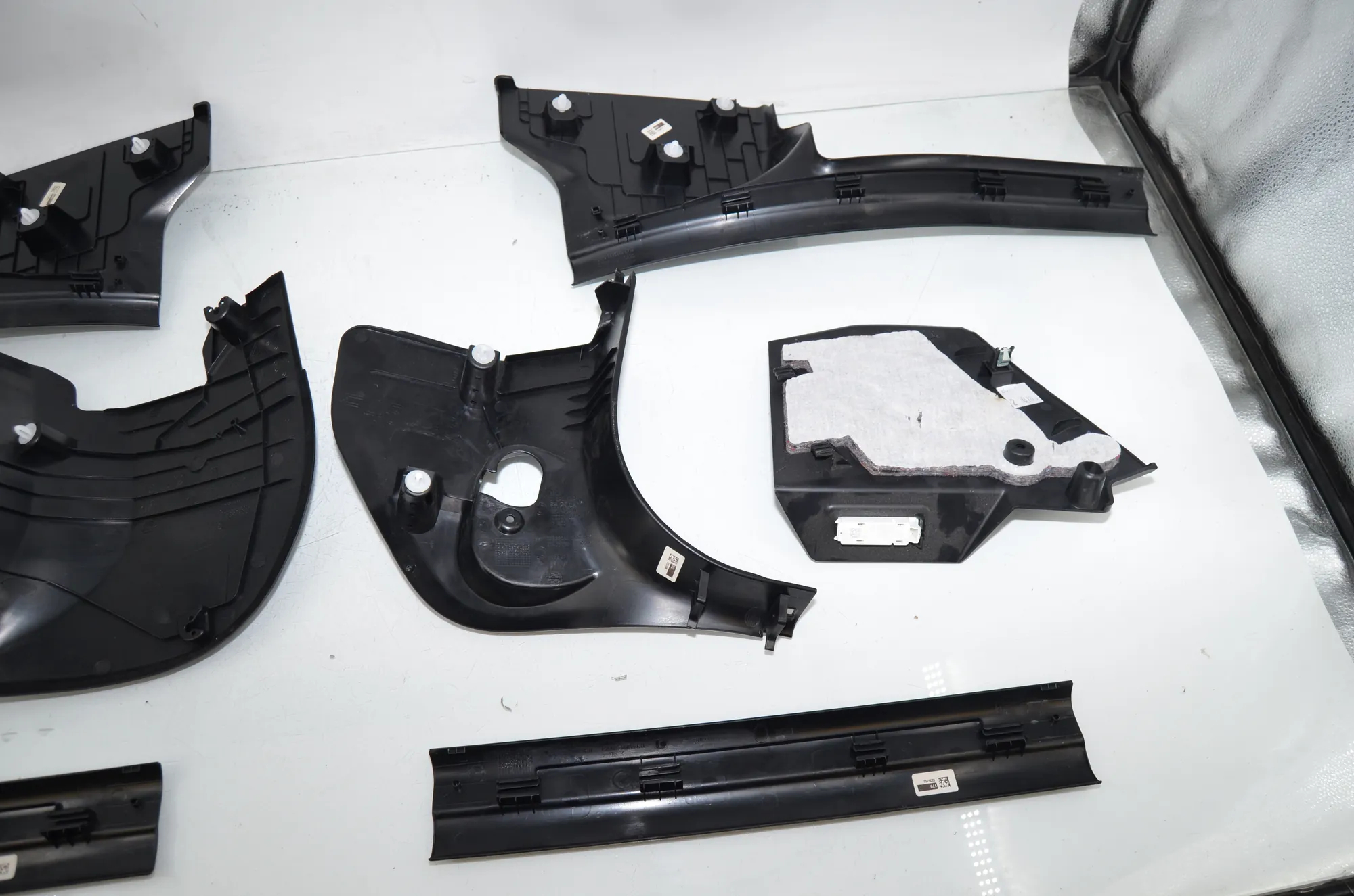 Front Right Interior Step Trim – OEM 7298814 · BMW 2 Gran Tourer (F46) 216 i 2018 – 4