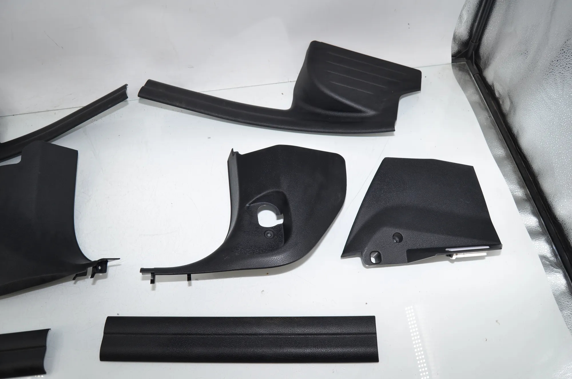 Front Right Interior Step Trim – OEM 7298814 · BMW 2 Gran Tourer (F46) 216 i 2018 – 3