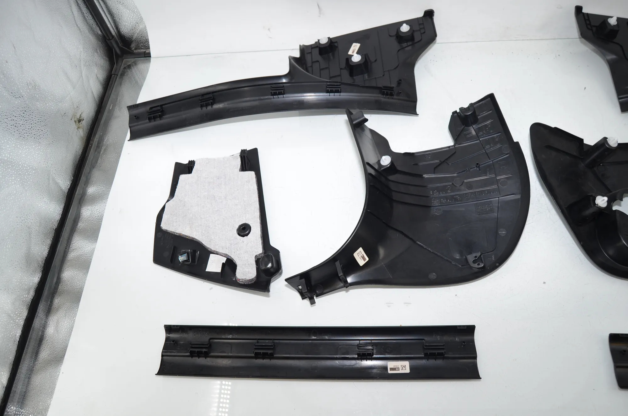 Front Right Interior Step Trim – OEM 7298814 · BMW 2 Gran Tourer (F46) 216 i 2018 – 5