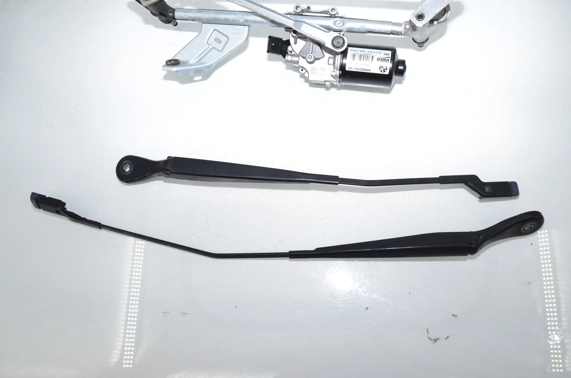 Front Windshield Wiper Mechanism – OEM 7301043 · BMW 2 Gran Tourer (F46) 216 i 2018 – 2