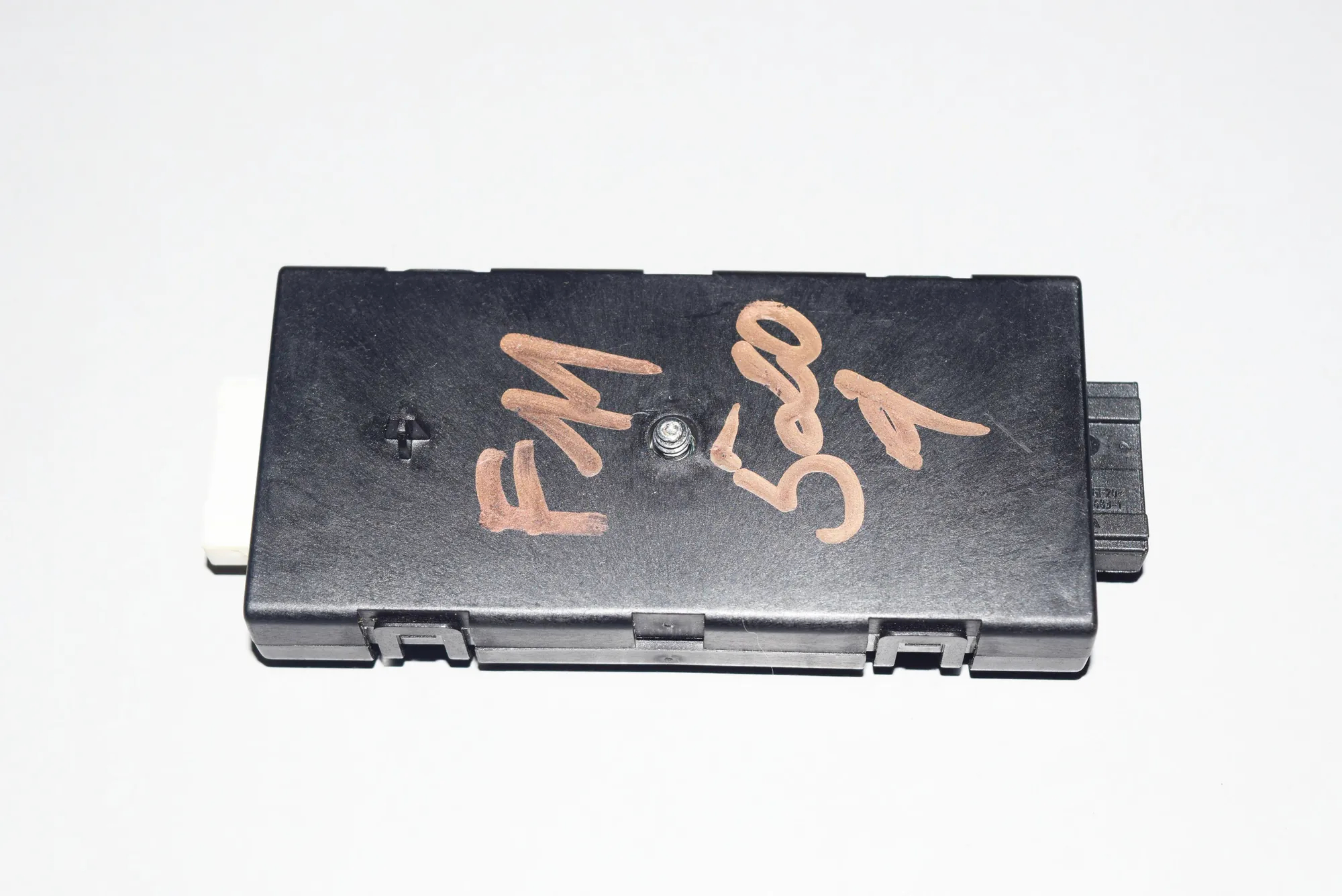 Antenna Amplifier – OEM 9199865 · BMW 5 Touring (F11) BMW 5 Touring (F11) 518 d 2011 – 3