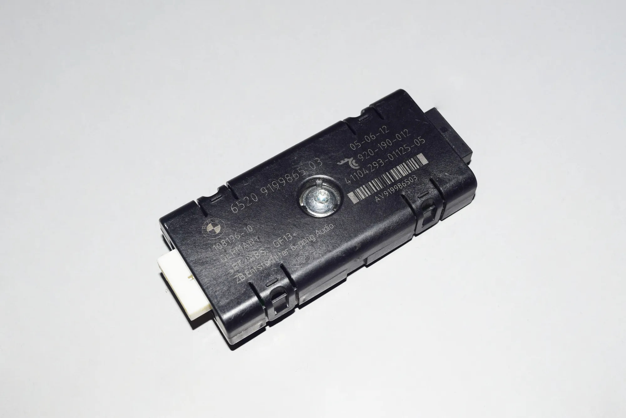 Antenna Amplifier – OEM 9199865 · BMW 5 Touring (F11) BMW 5 Touring (F11) 518 d 2011