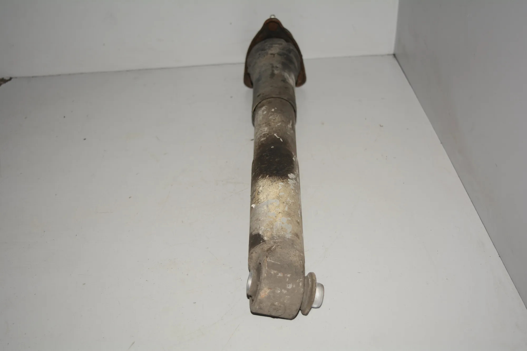 Rear Right Shock Absorber – OEM 1094046 · BMW 5 Touring (E39) 525 d 2003 – 3