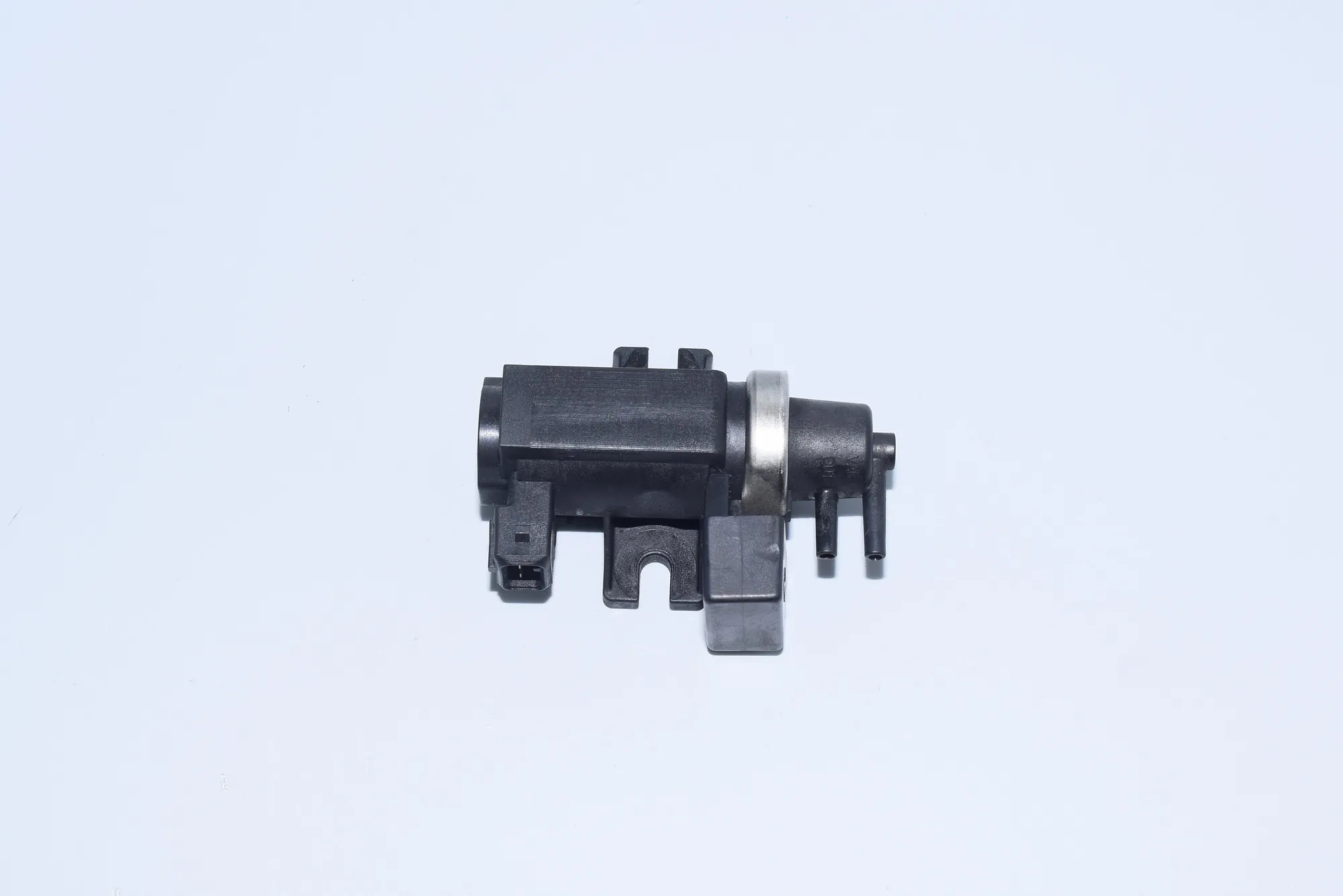 Solenoid Valve – OEM 2247906 · BMW 5 Touring (E39) 525 d 2003 – 4