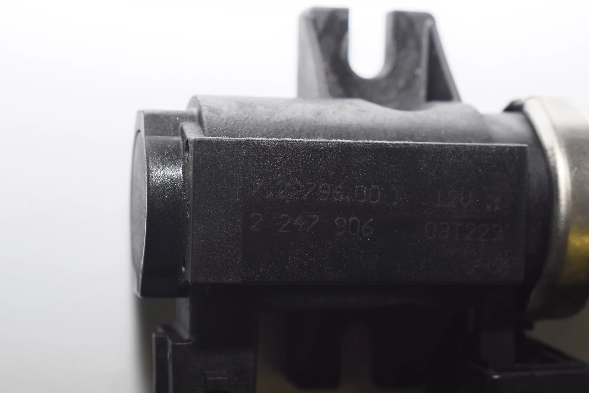 Solenoid Valve – OEM 2247906 · BMW 5 Touring (E39) 525 d 2003 – 3