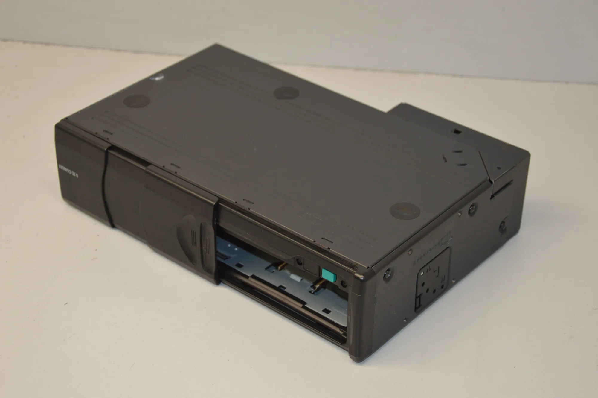 CD Changer – OEM 6913388 · BMW 5 Touring (E39) 520 i 2002 – 2