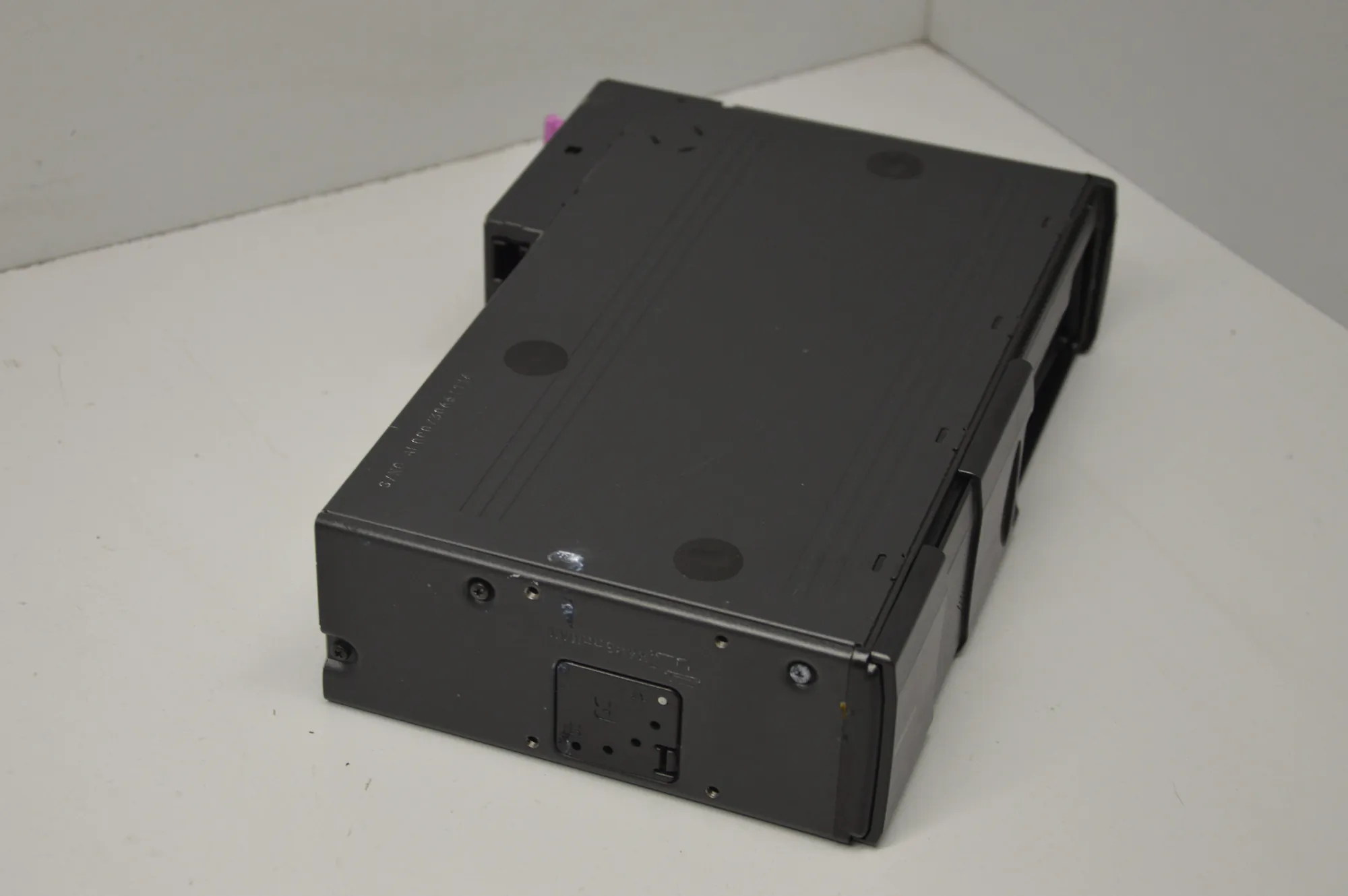 CD Changer – OEM 6913388 · BMW 5 Touring (E39) 520 i 2002 – 3
