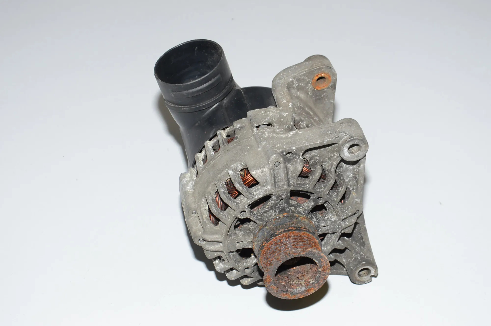 Alternator Generator – OEM 7501592 · BMW 5 Touring (E39) 520 i 2002 – 2