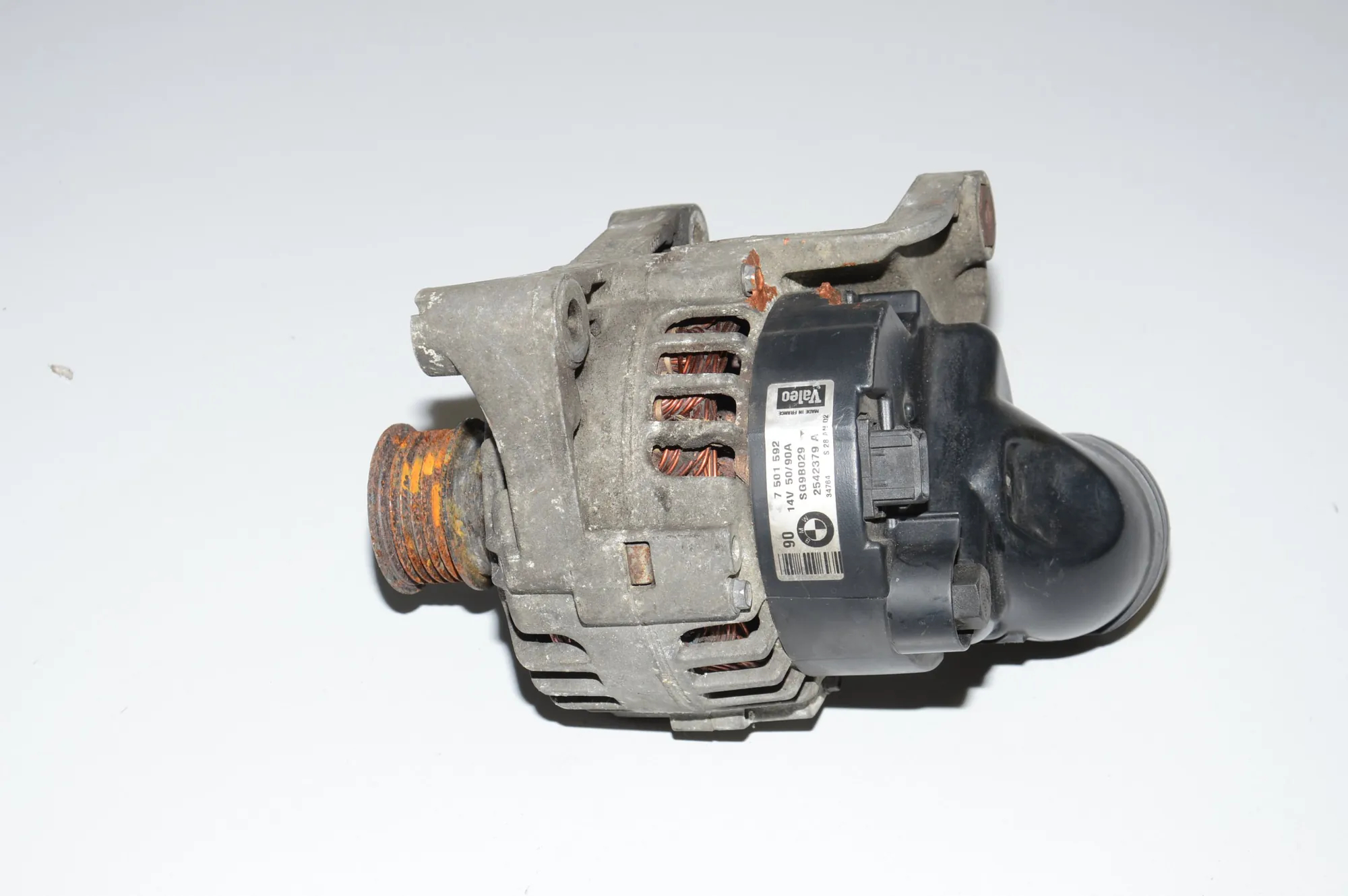 Alternator Generator – OEM 7501592 · BMW 5 Touring (E39) 520 i 2002 – 4