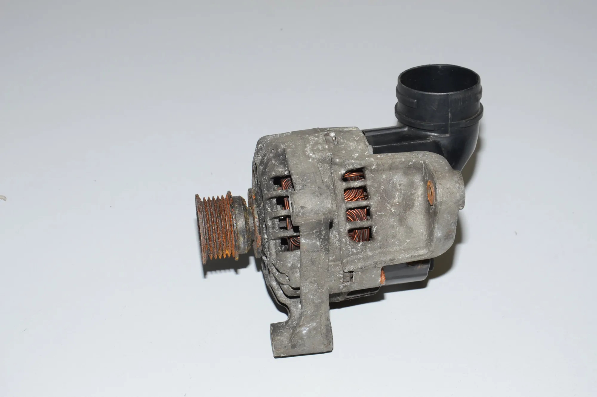 Alternator Generator – OEM 7501592 · BMW 5 Touring (E39) 520 i 2002 – 3