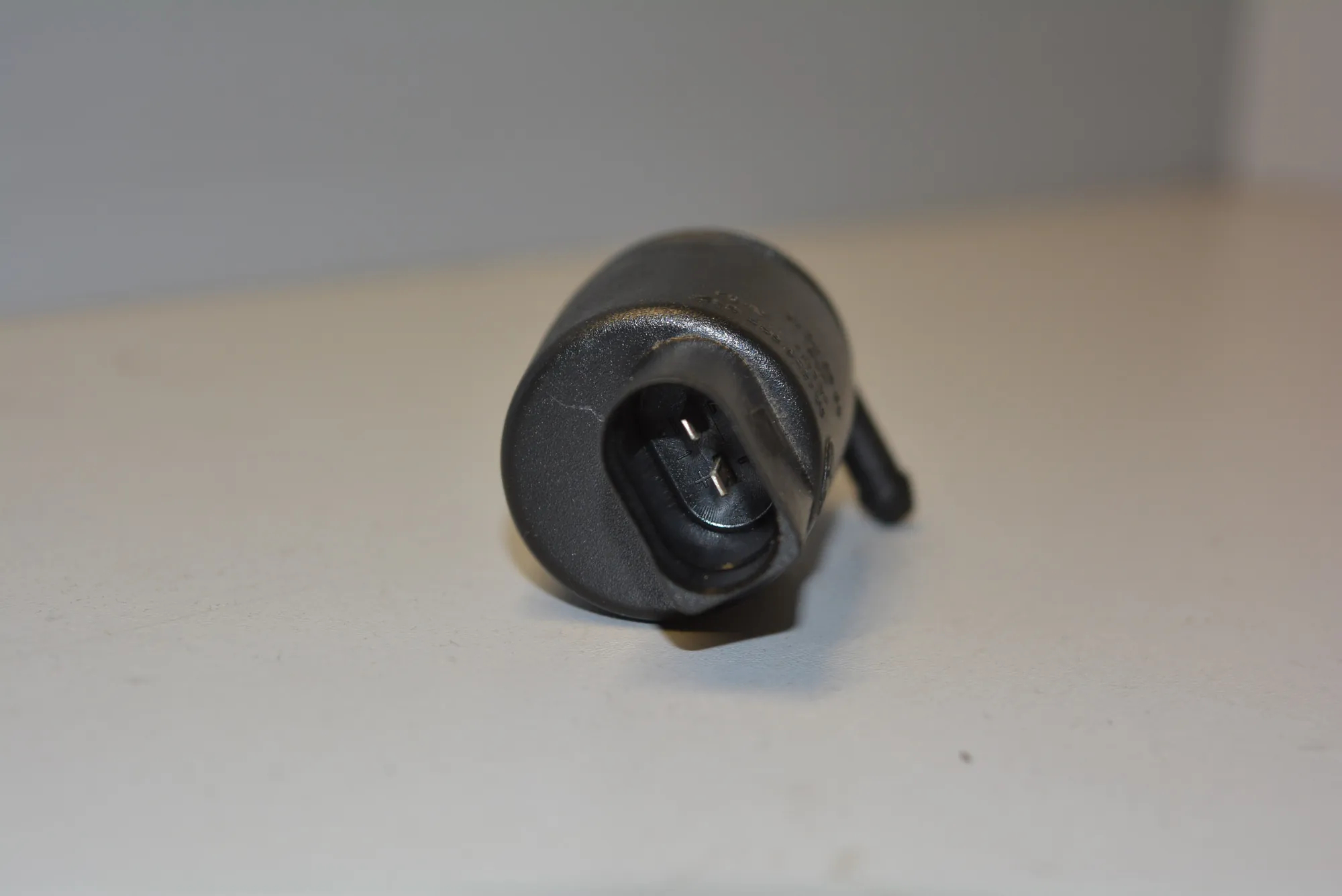Washer Tank Motor – OEM 8377612 · BMW 5 Touring (E39) 530 d 2002 – 3