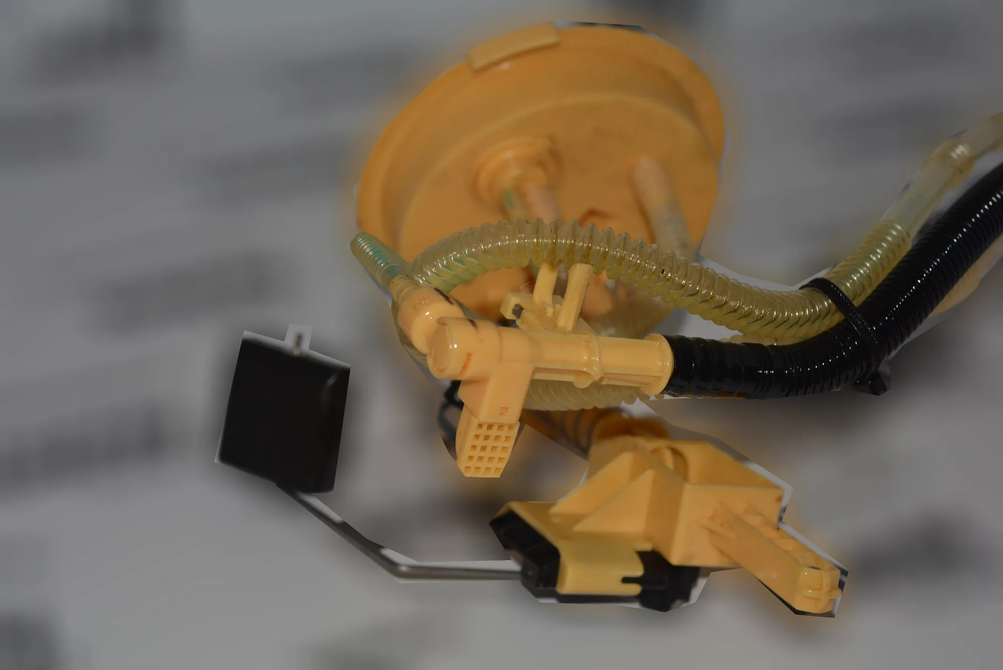 Fuel Tank Pump – OEM 7190944 · BMW 3 Cabrio (E93) BMW 3 Cabrio (E93) 2006 – 4