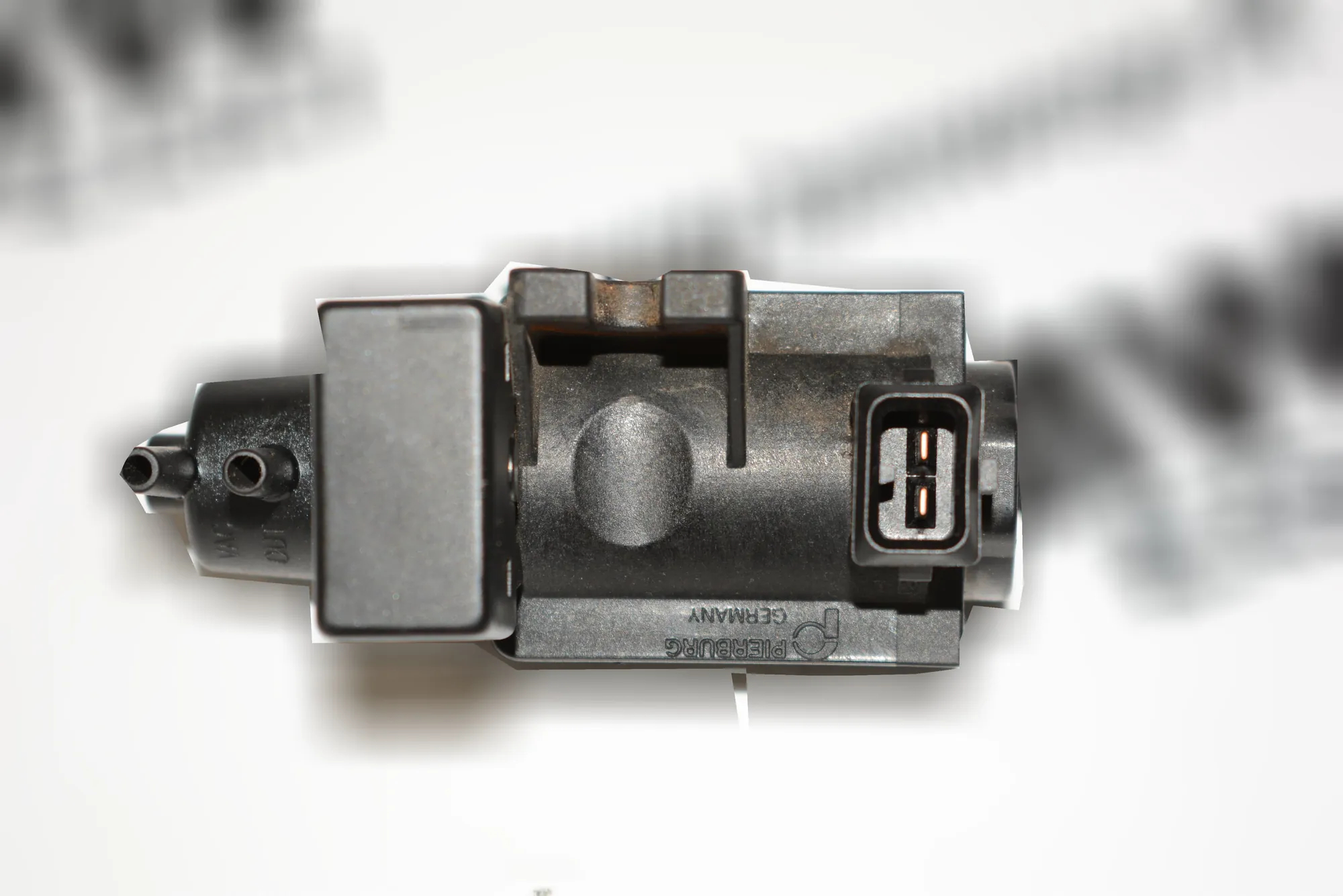 Solenoid Valve – OEM 2247906 · BMW 5 (E39) 2002 – 6