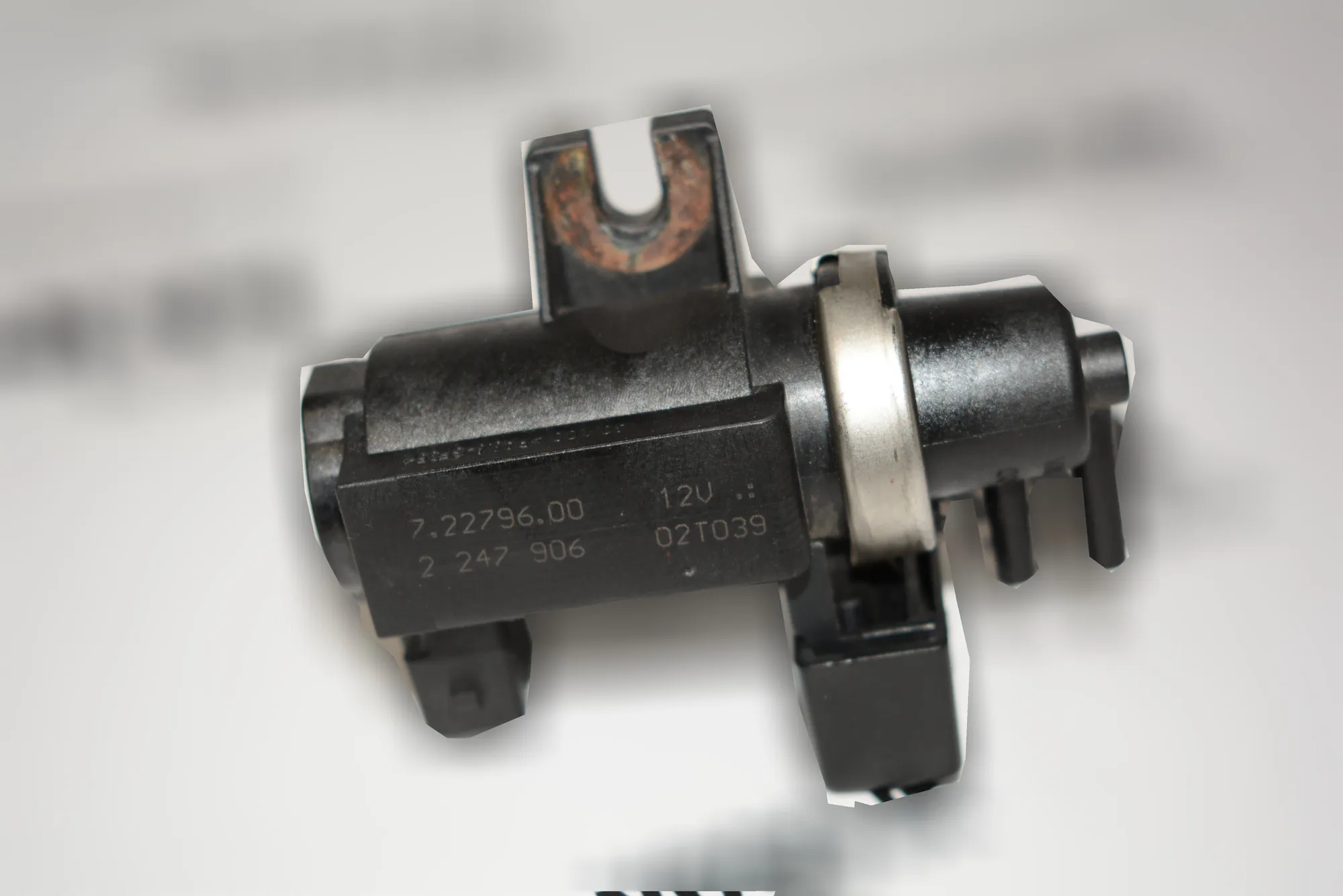Solenoid Valve – OEM 2247906 · BMW 5 (E39) 2002 – 3