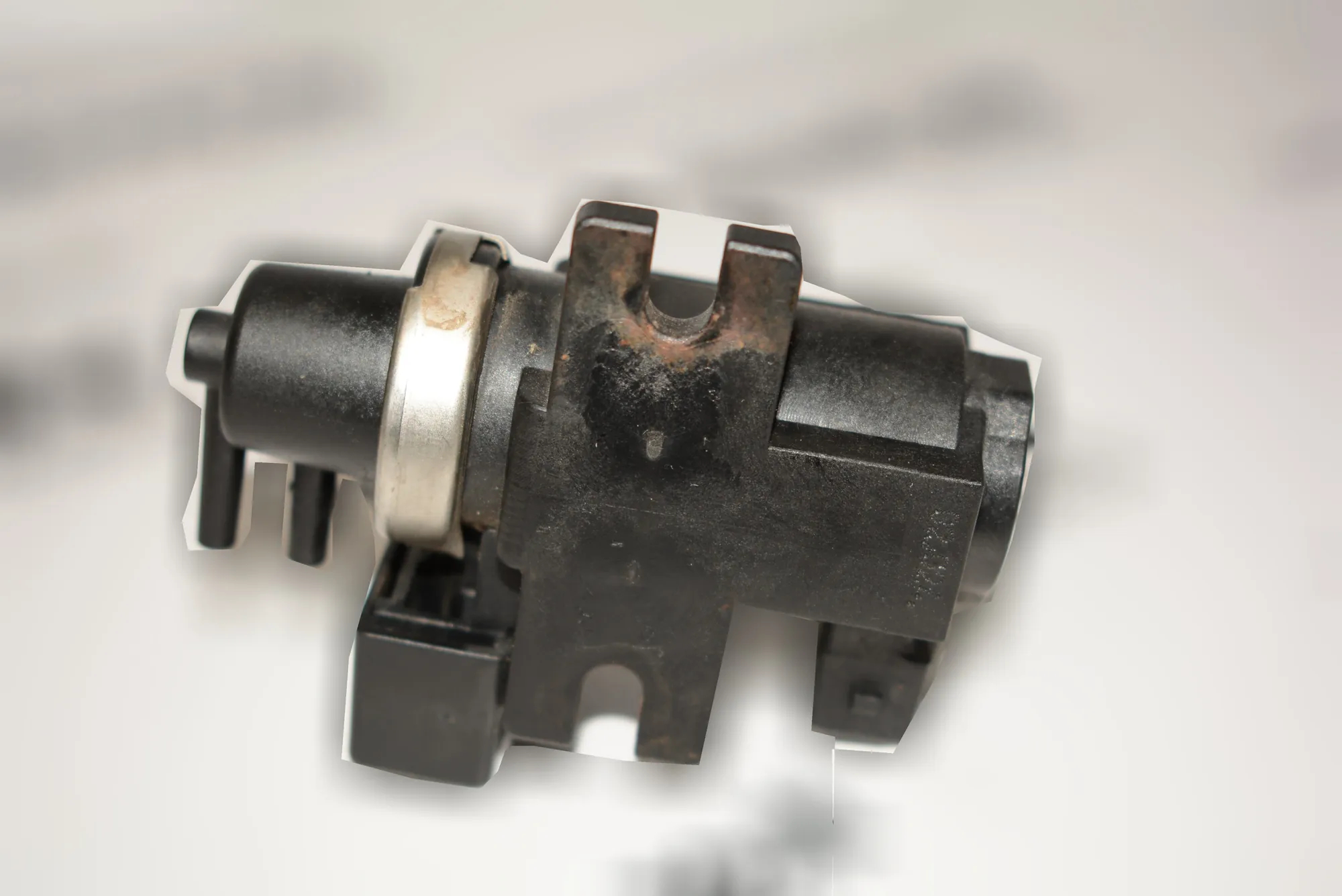 Solenoid Valve – OEM 2247906 · BMW 5 (E39) 2002