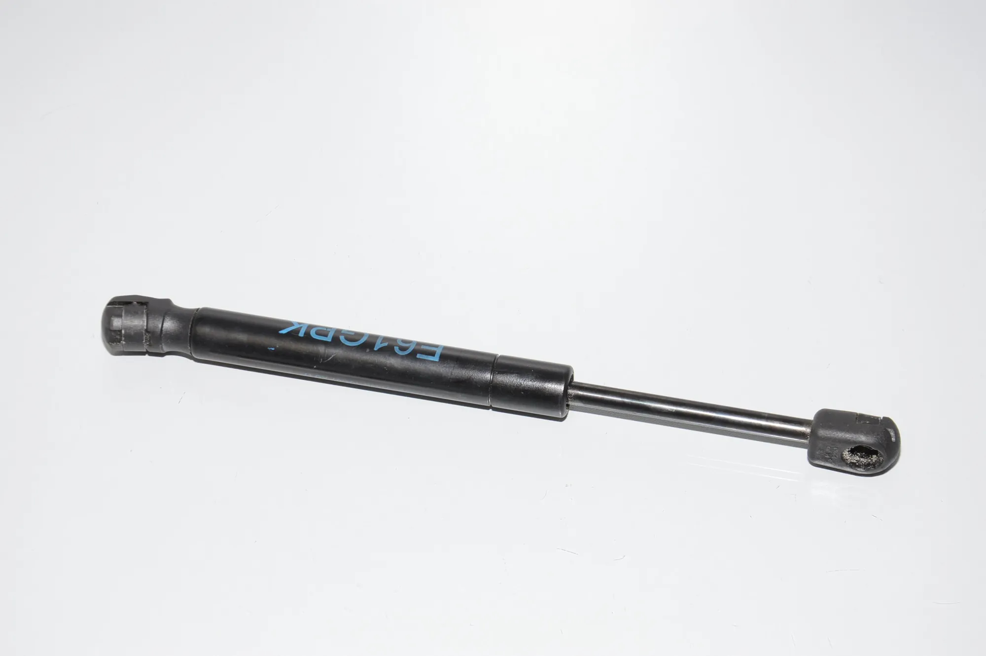 Right Side Tailgate Gas Strut – OEM 7148826 · BMW 5 Touring (E61) 545 i 2004 – 3