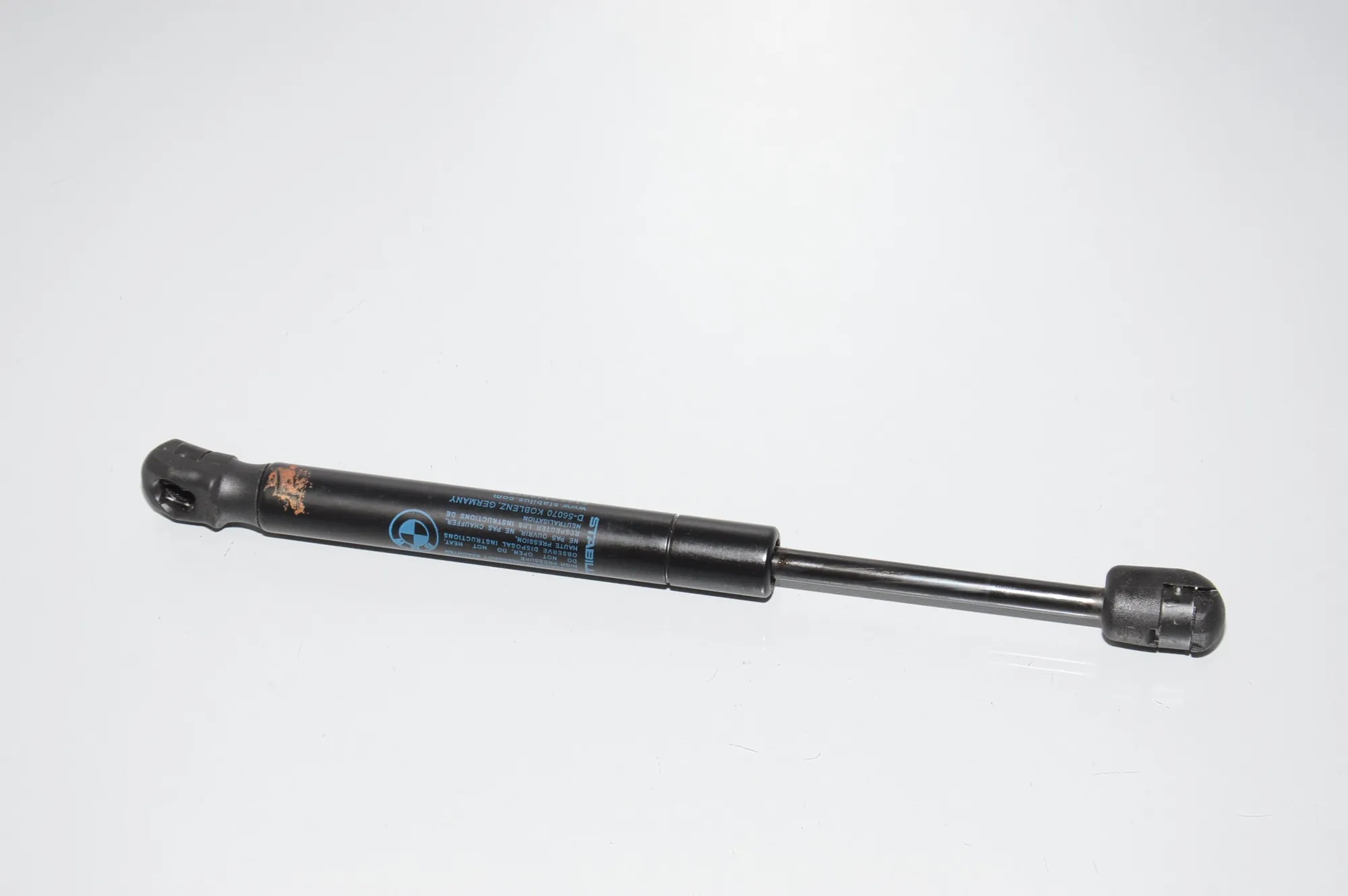 Right Side Tailgate Gas Strut – OEM 7148826 · BMW 5 Touring (E61) 545 i 2004 – 4