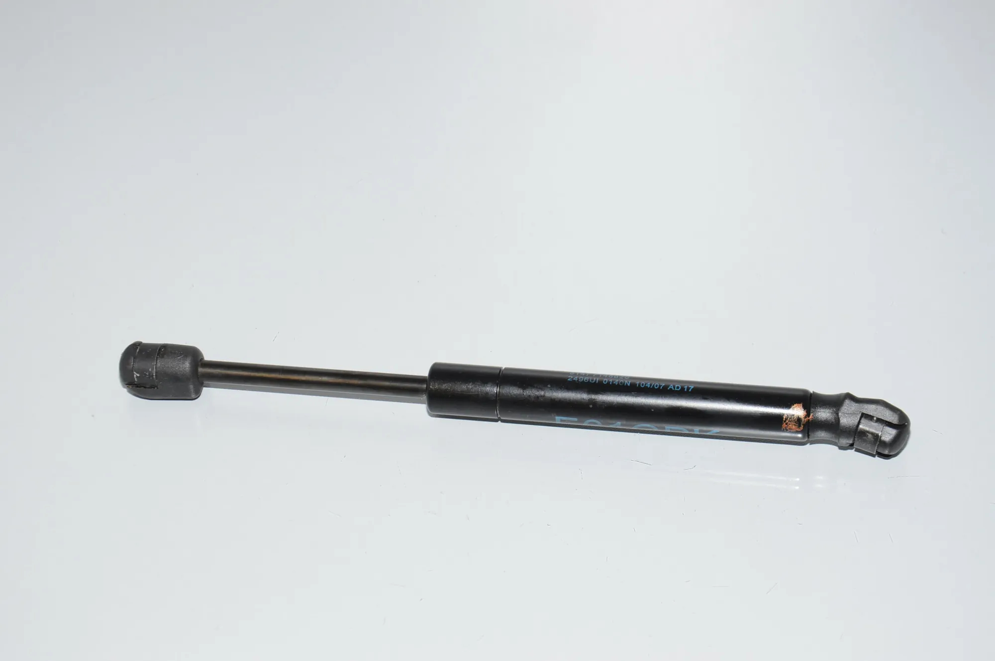 Left Side Tailgate Gas Strut – OEM 7148826 · BMW 5 Touring (E61) 545 i 2004 – 4
