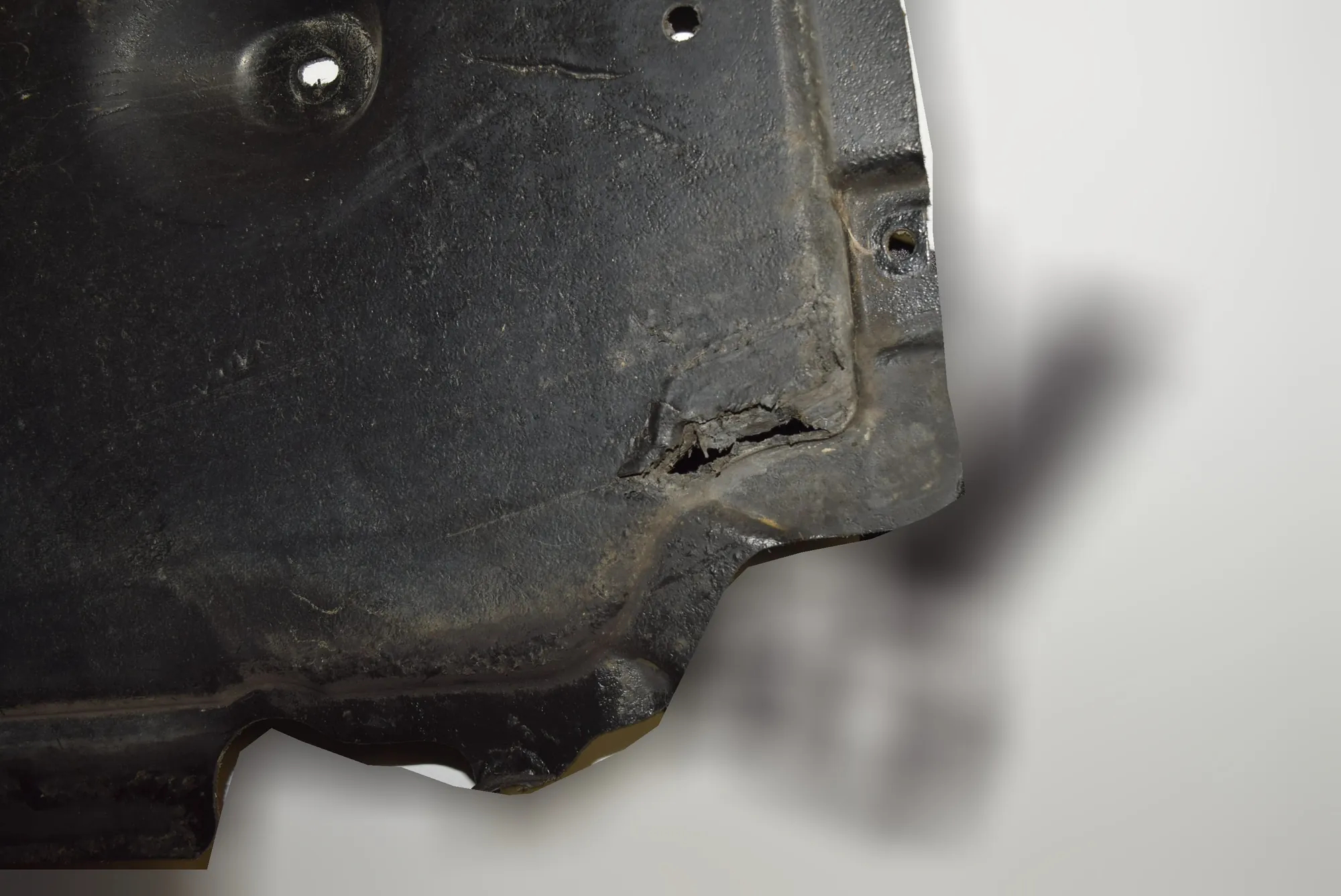 Right Side Underbody Cover – OEM 7009726 · BMW 5 Touring (E61) 545 i 2004 – 3