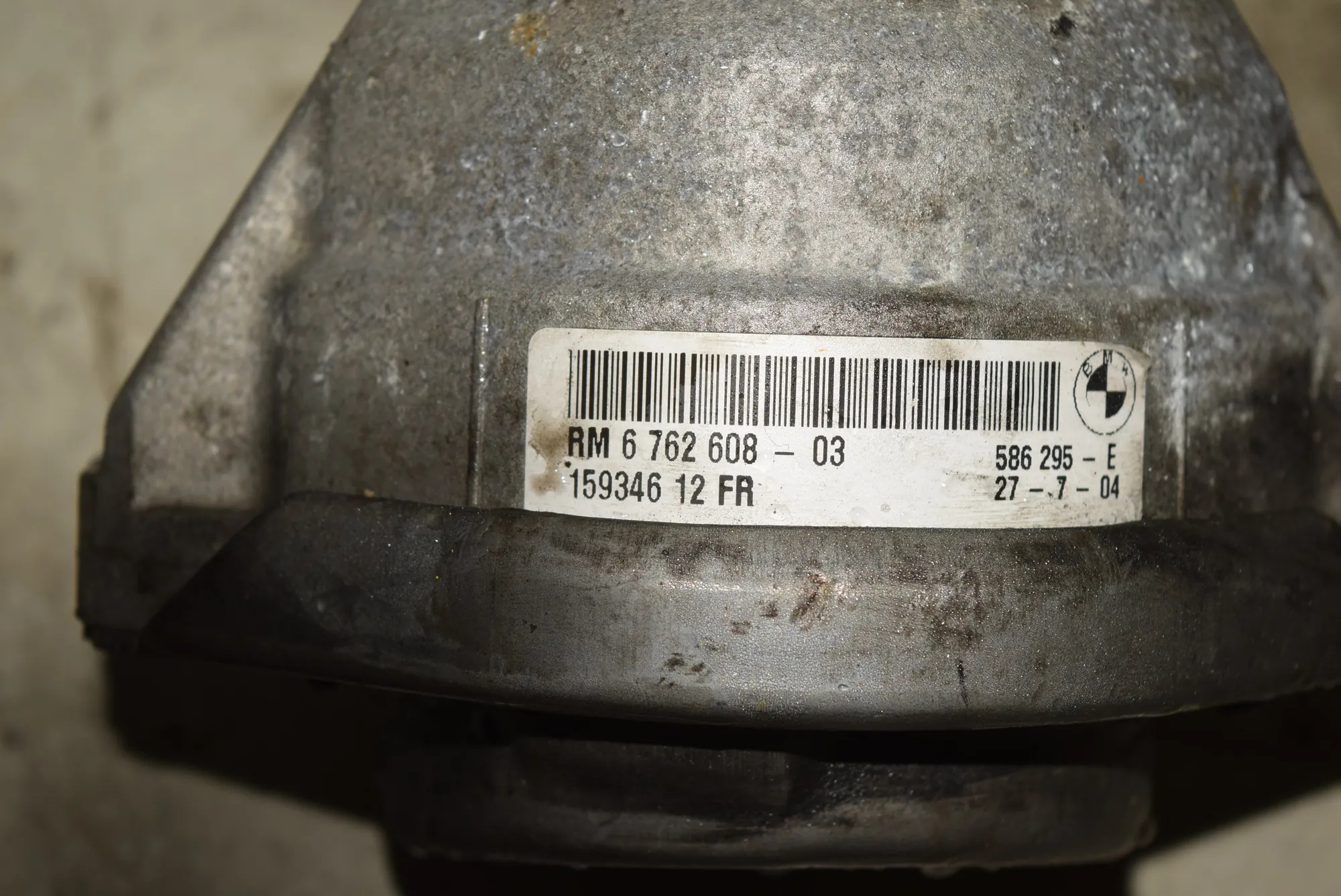Right Side Engine Mount – OEM 6762608 · BMW 5 Touring (E61) 545 i 2004 – 3