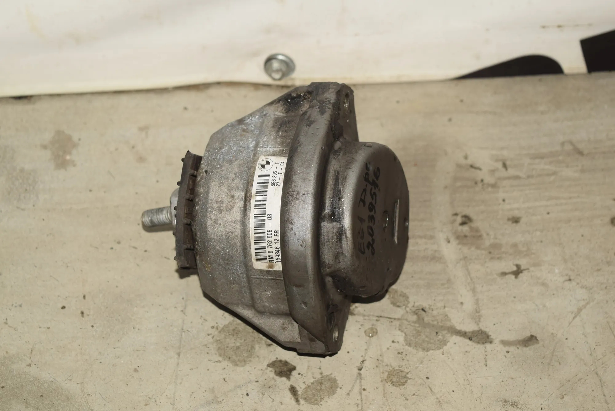 Right Side Engine Mount – OEM 6762608 · BMW 5 Touring (E61) 545 i 2004