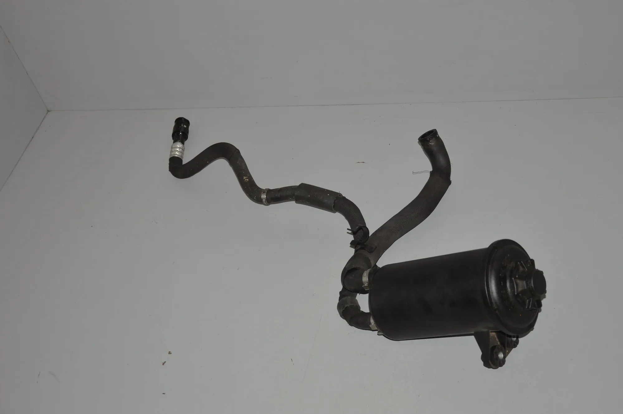 Power Steering Pump Tank – OEM 6752963 · BMW 5 Touring (E61) 545 i 2004 – 2