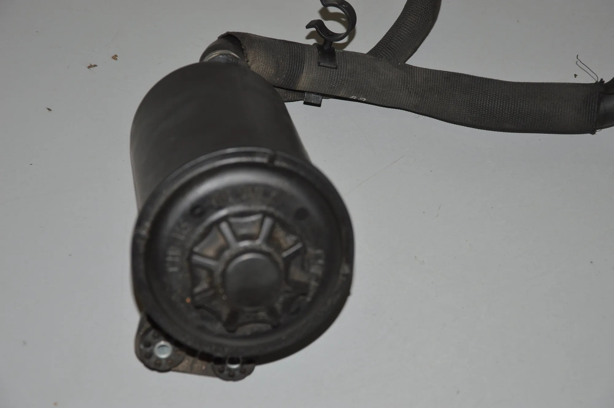 Power Steering Pump Tank – OEM 6752963 · BMW 5 Touring (E61) 545 i 2004 – 3