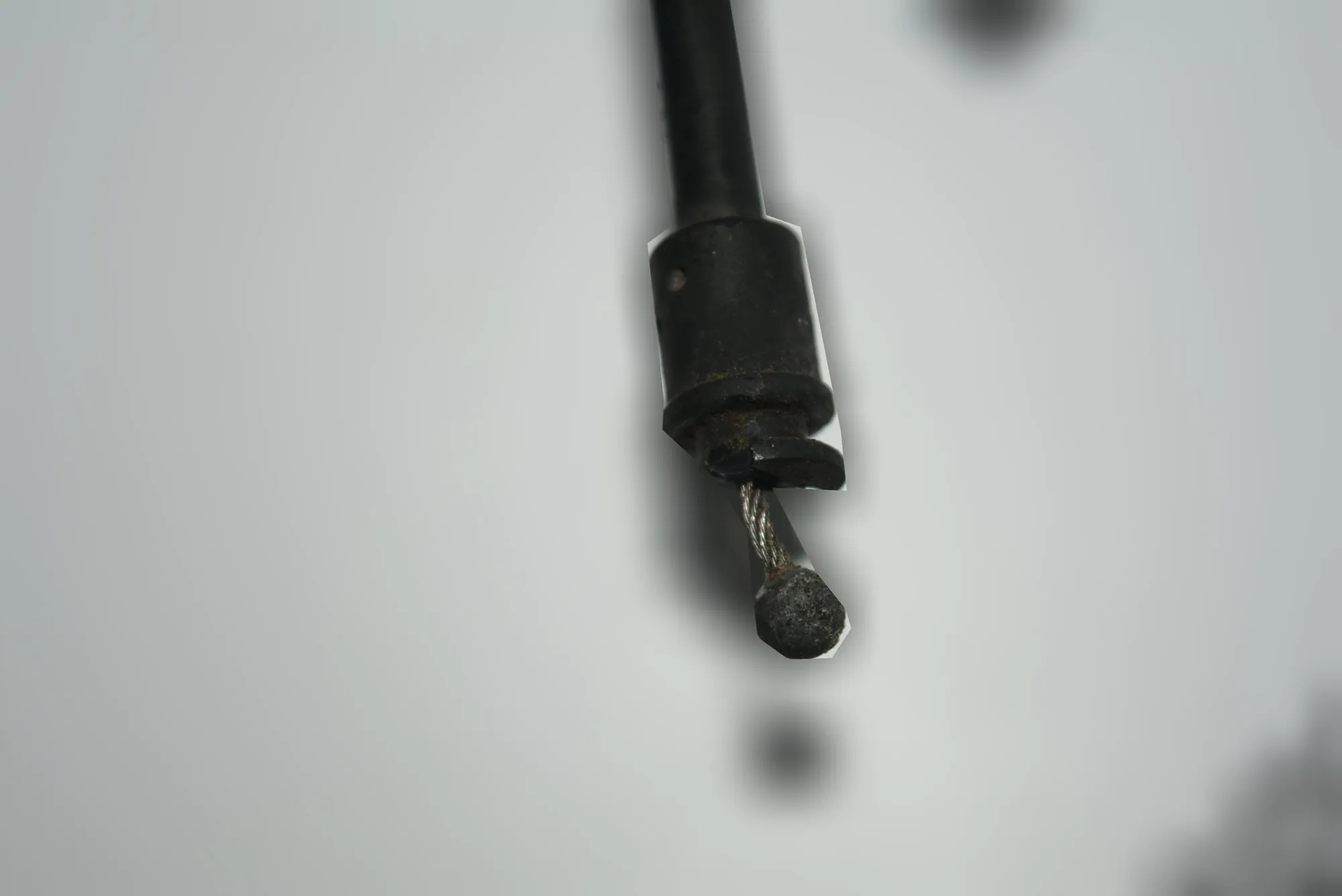 Bonnet Lock Cable – OEM 7034259 · BMW 5 Touring (E61) 545 i 2004 – 3