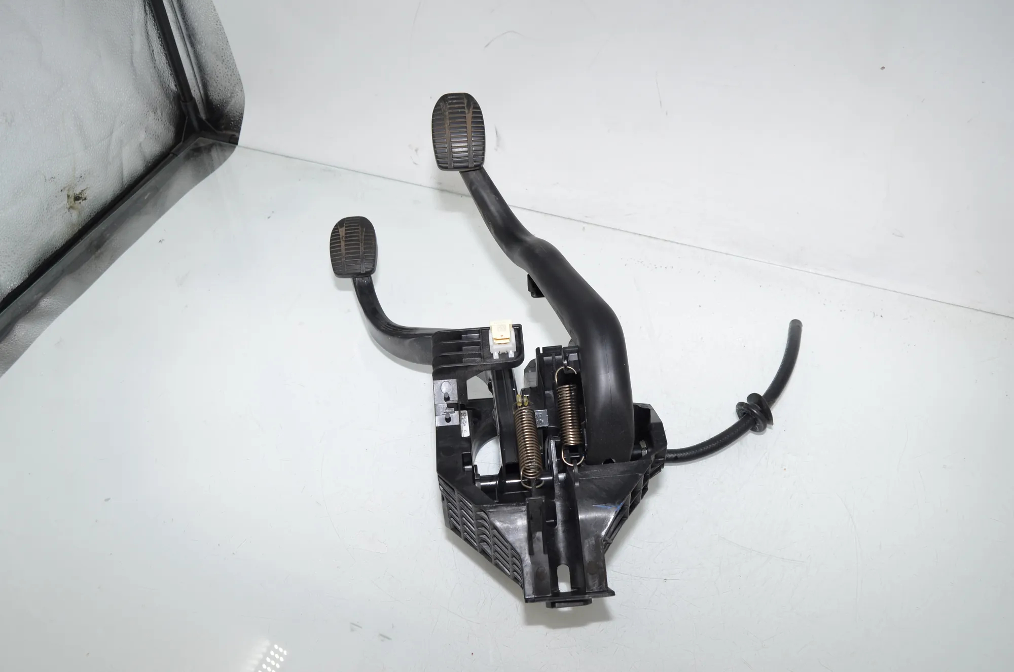 Brake Pedal – OEM 6870847 · BMW 2 Gran Tourer (F46) 216 i 2018 – 2