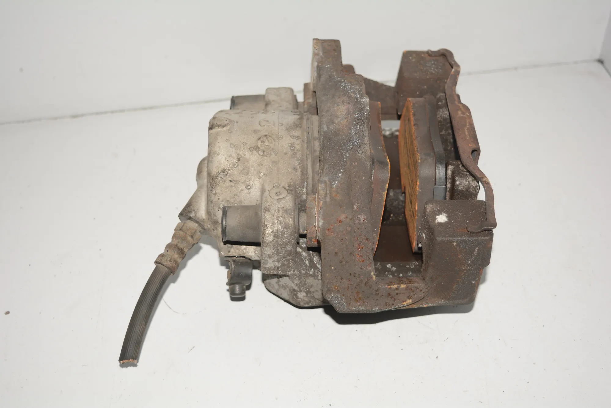 Front Right Brake Caliper · BMW 5 (E39) 520 i 2003 – 3