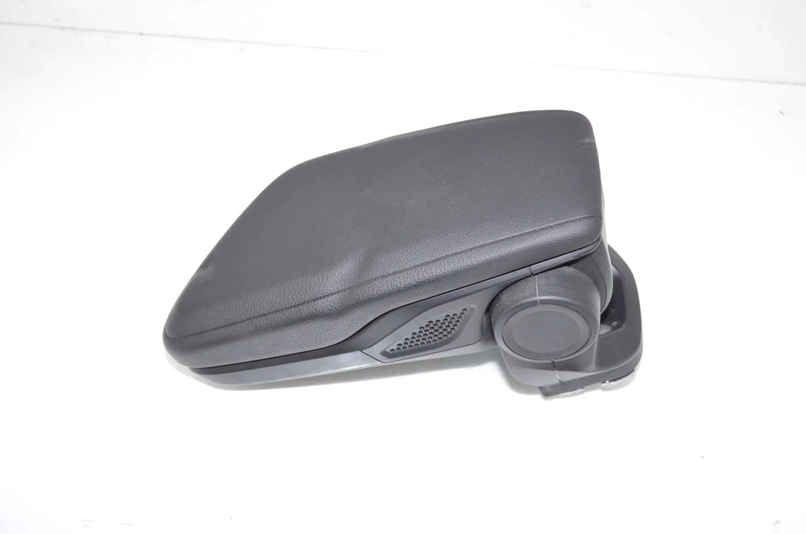 Armrest – OEM 9317565 · BMW 2 Gran Tourer (F46) 216 i 2018 – 2
