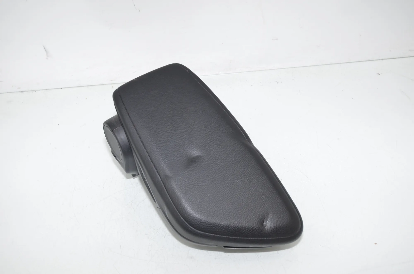 Armrest – OEM 9317565 · BMW 2 Gran Tourer (F46) 216 i 2018