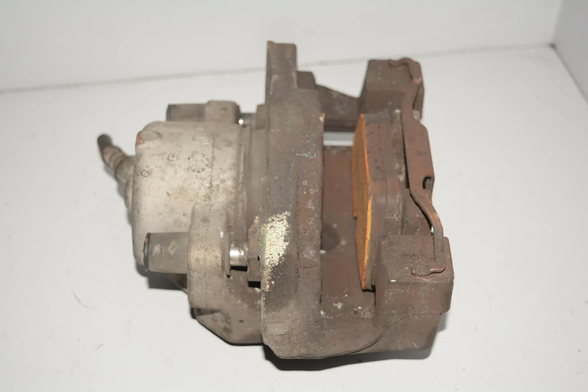 Front Left Brake Caliper · BMW 5 (E39) 520 i 2003 – 3