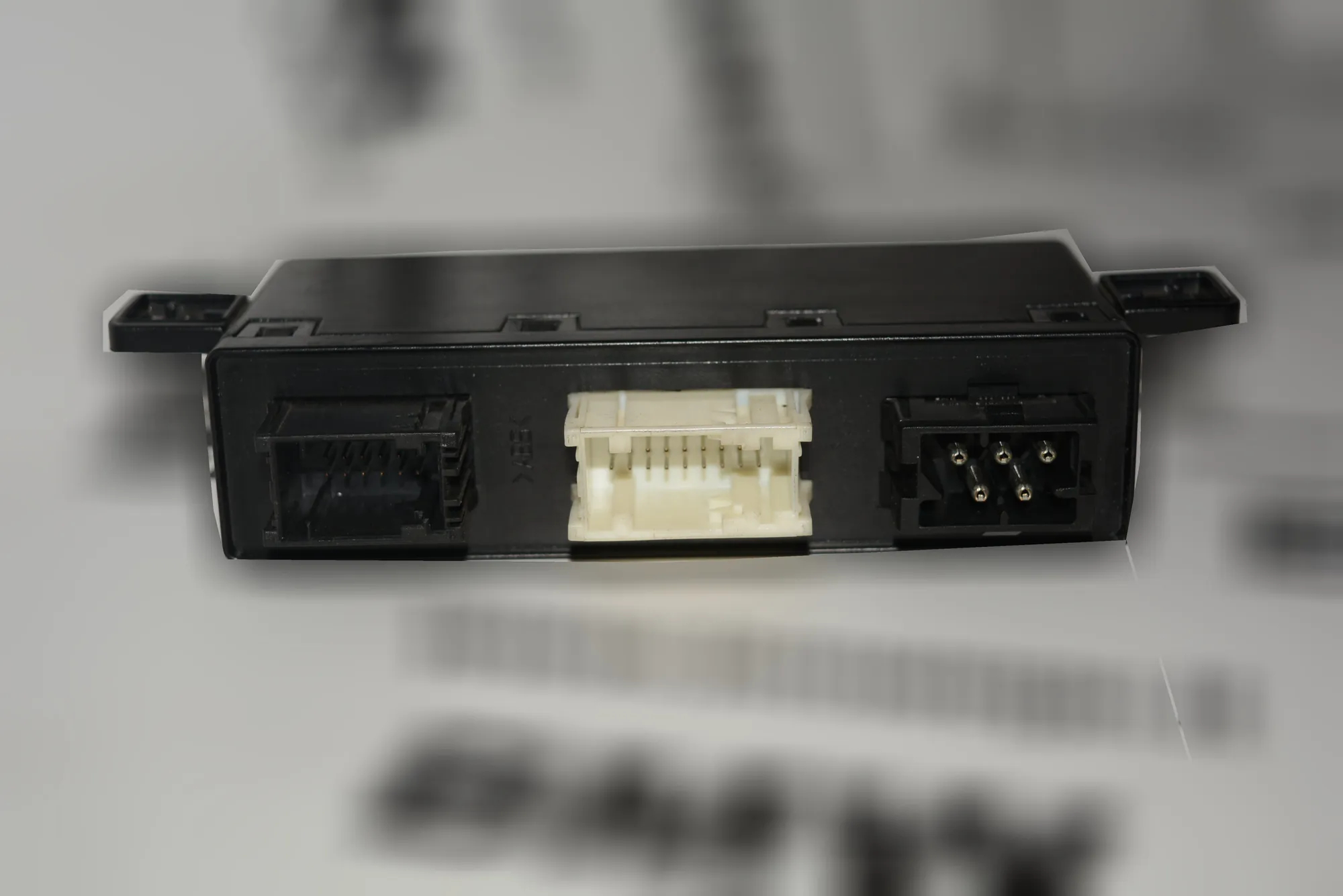 Front Left Door Control Unit – OEM 6904244 · BMW 5 (E39) 520 i 2003