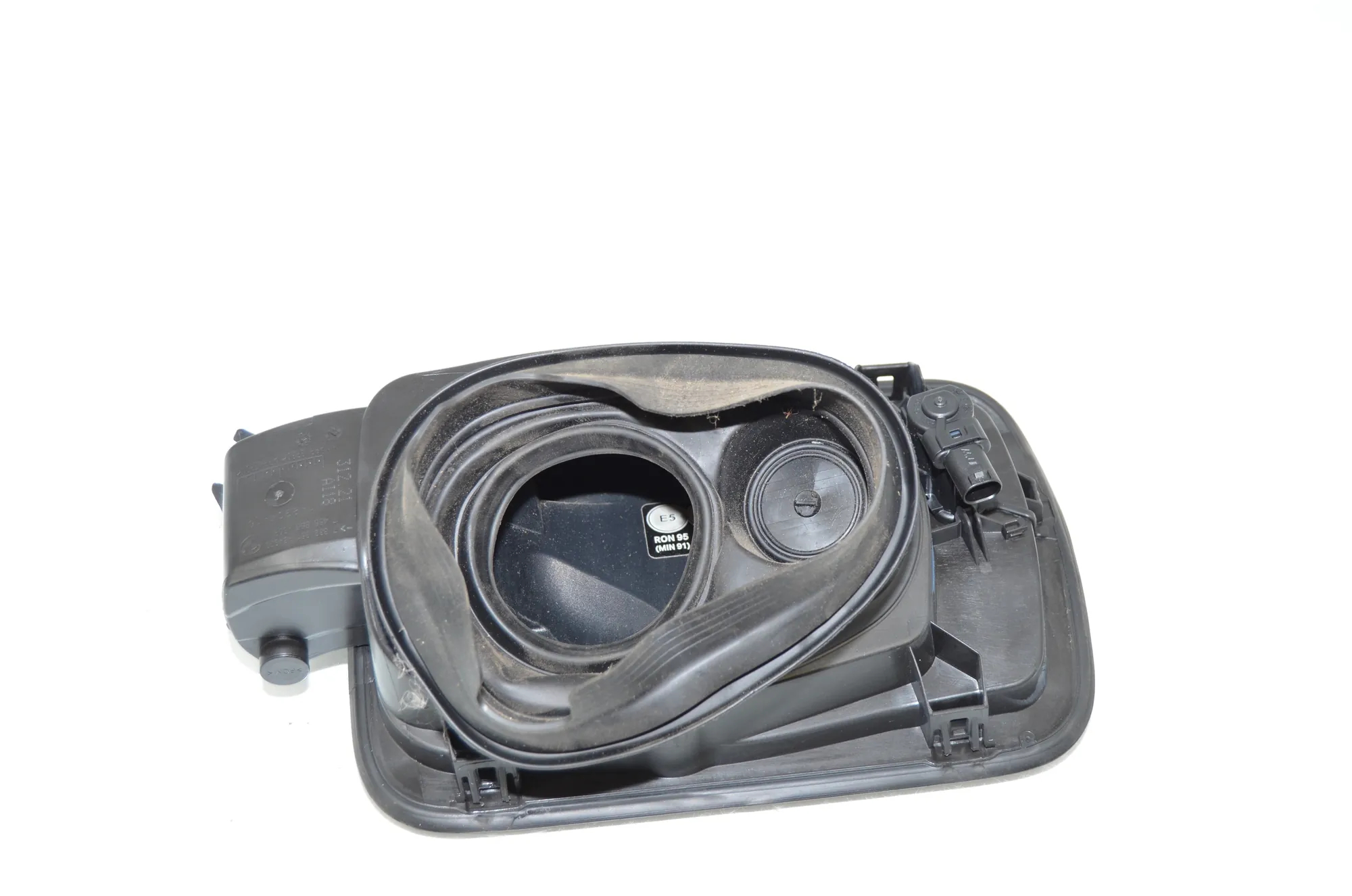 Fuel Tank Flap Cap – OEM 7332361 · BMW 2 Gran Tourer (F46) 216 i 2018 – 4
