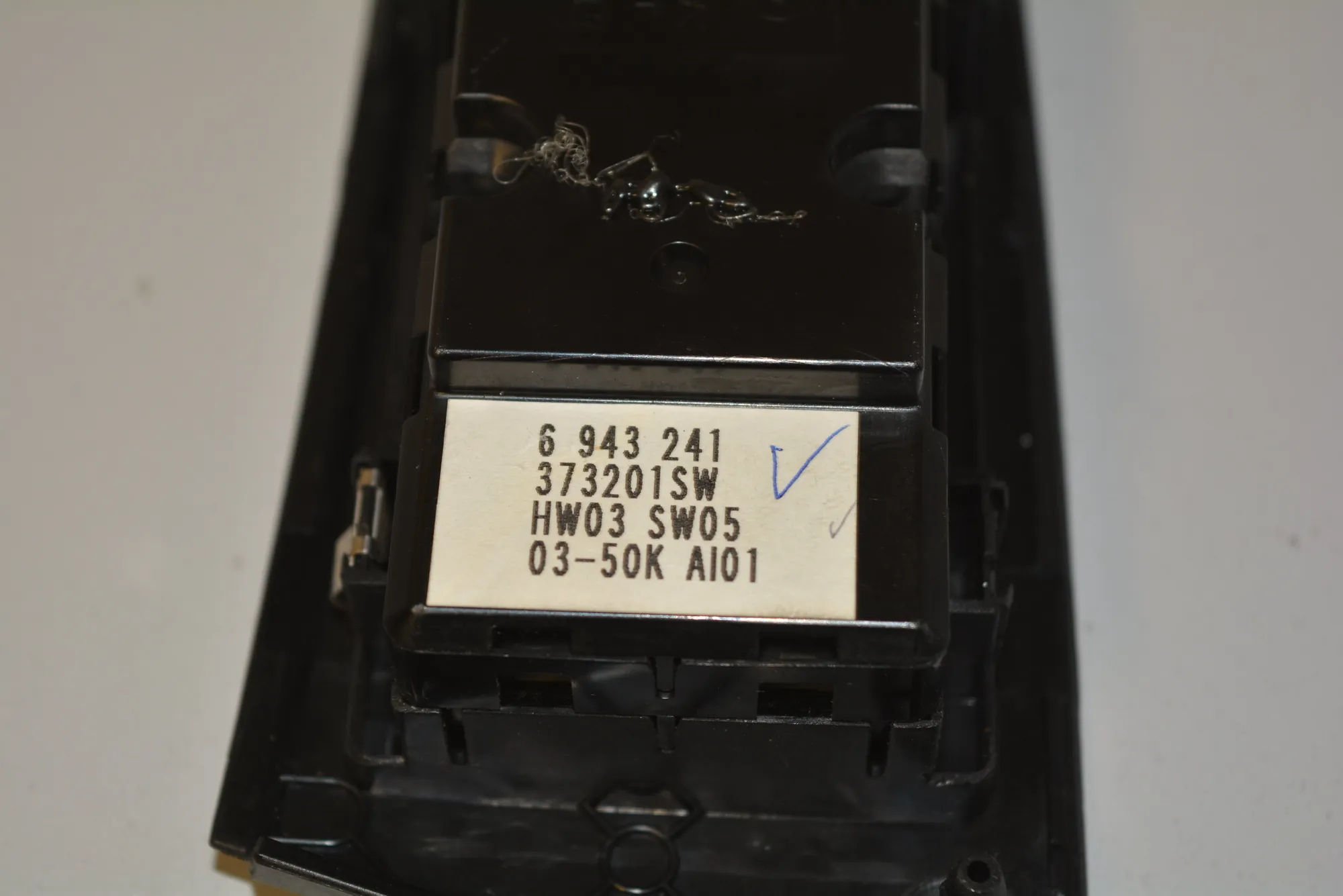 Front Left Door Window Switch – OEM 6943241 · BMW 5 Touring (E61) BMW 5 Touring (E61) 2005 – 6